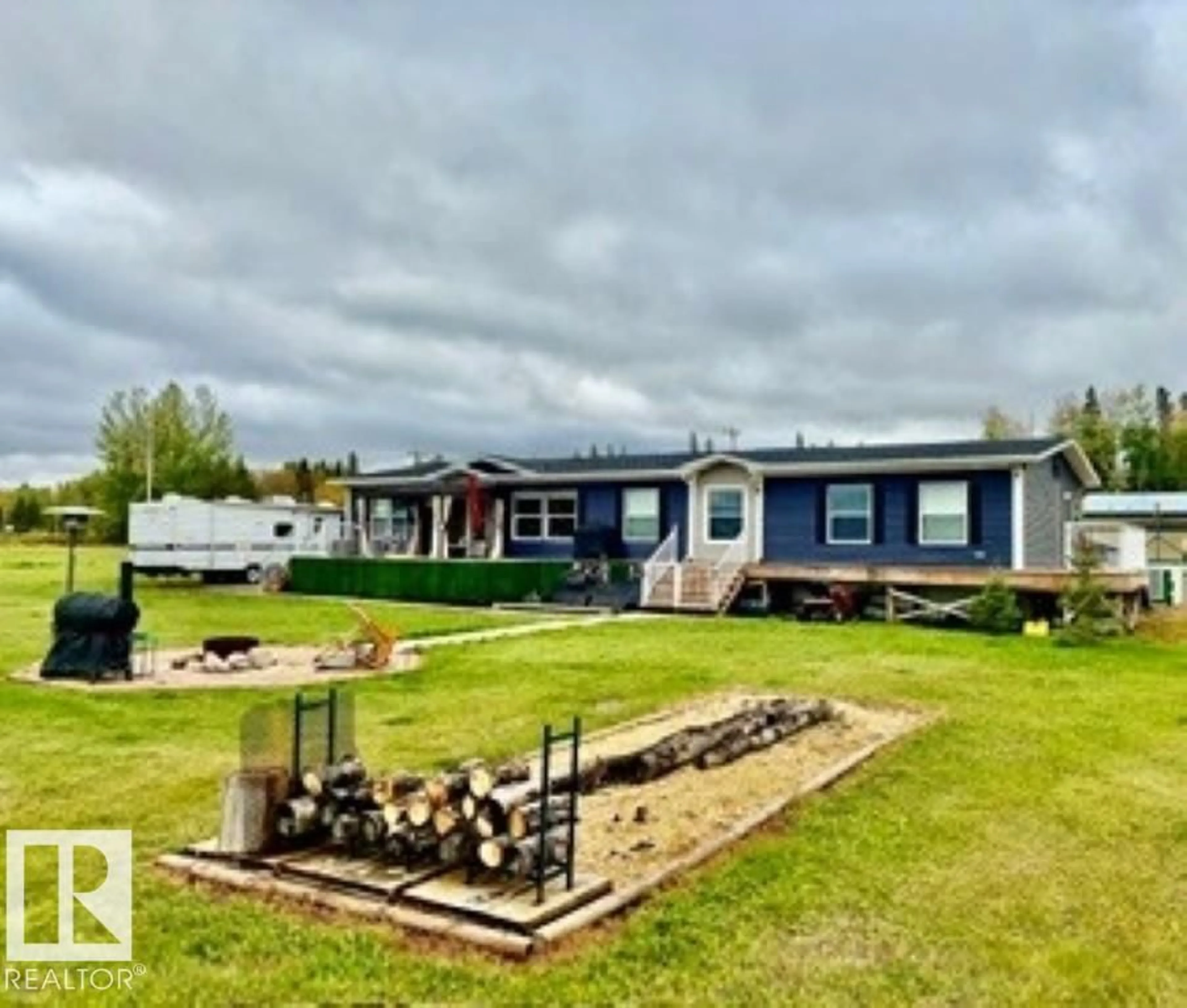 A pic from outside/outdoor area/front of a property/back of a property/a pic from drone, water/lake/river/ocean view for 890 PELICAN RD, Rural Opportunity M.D. Alberta T0G2K0