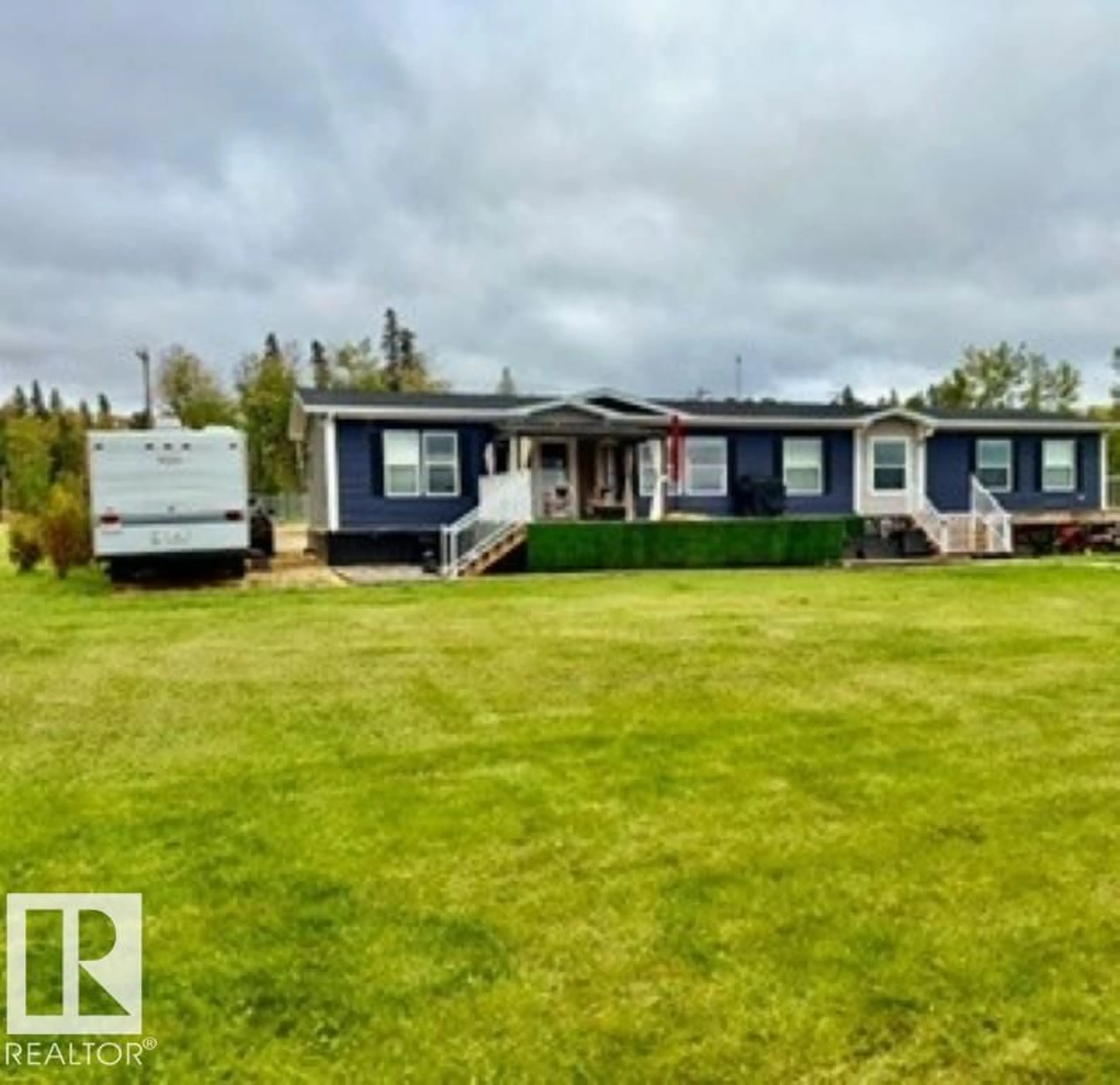 A pic from outside/outdoor area/front of a property/back of a property/a pic from drone, unknown for 890 PELICAN RD, Rural Opportunity M.D. Alberta T0G2K0