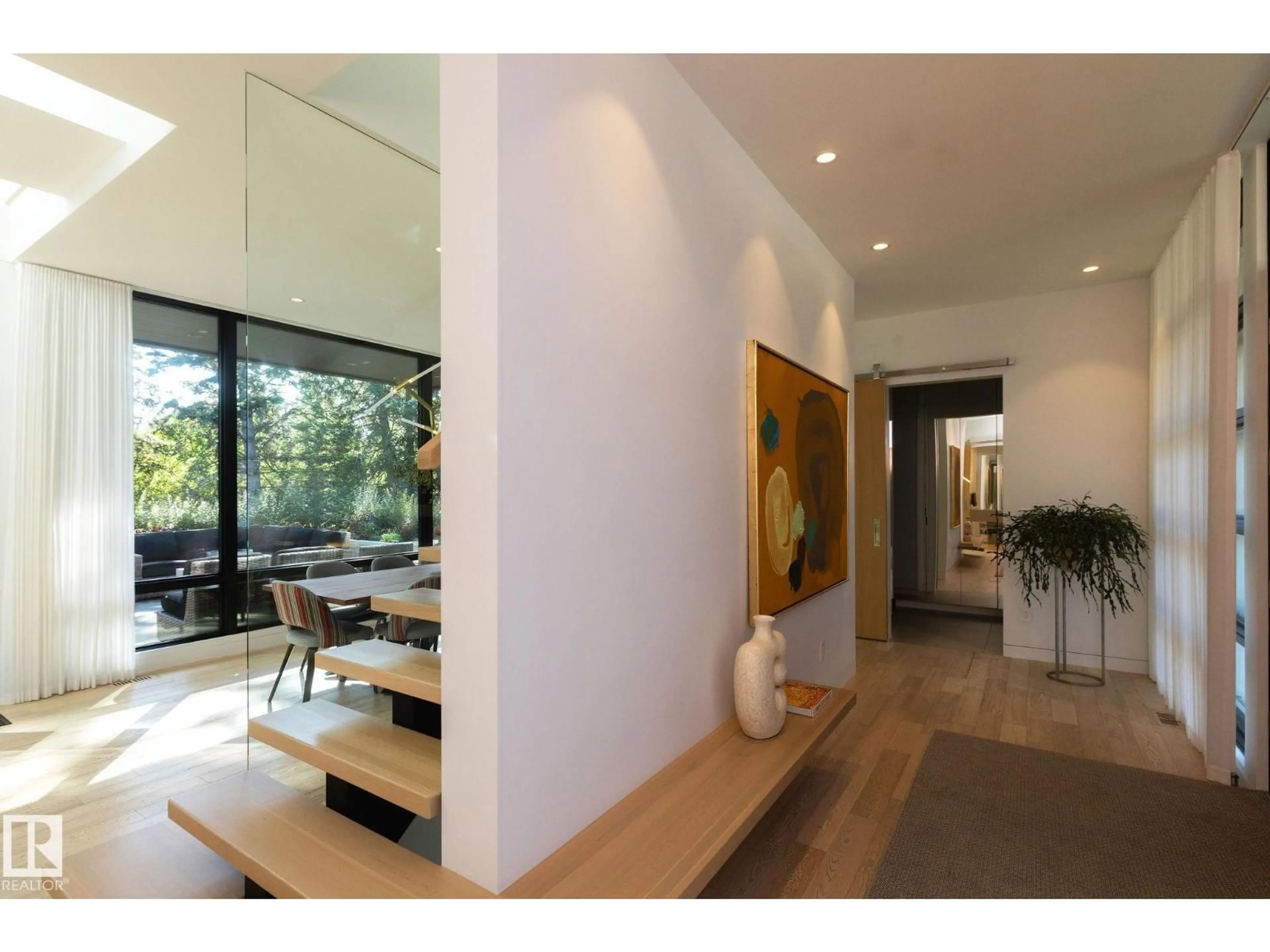 Indoor foyer for 14530 RAVINE DR, Edmonton Alberta T5N3M3