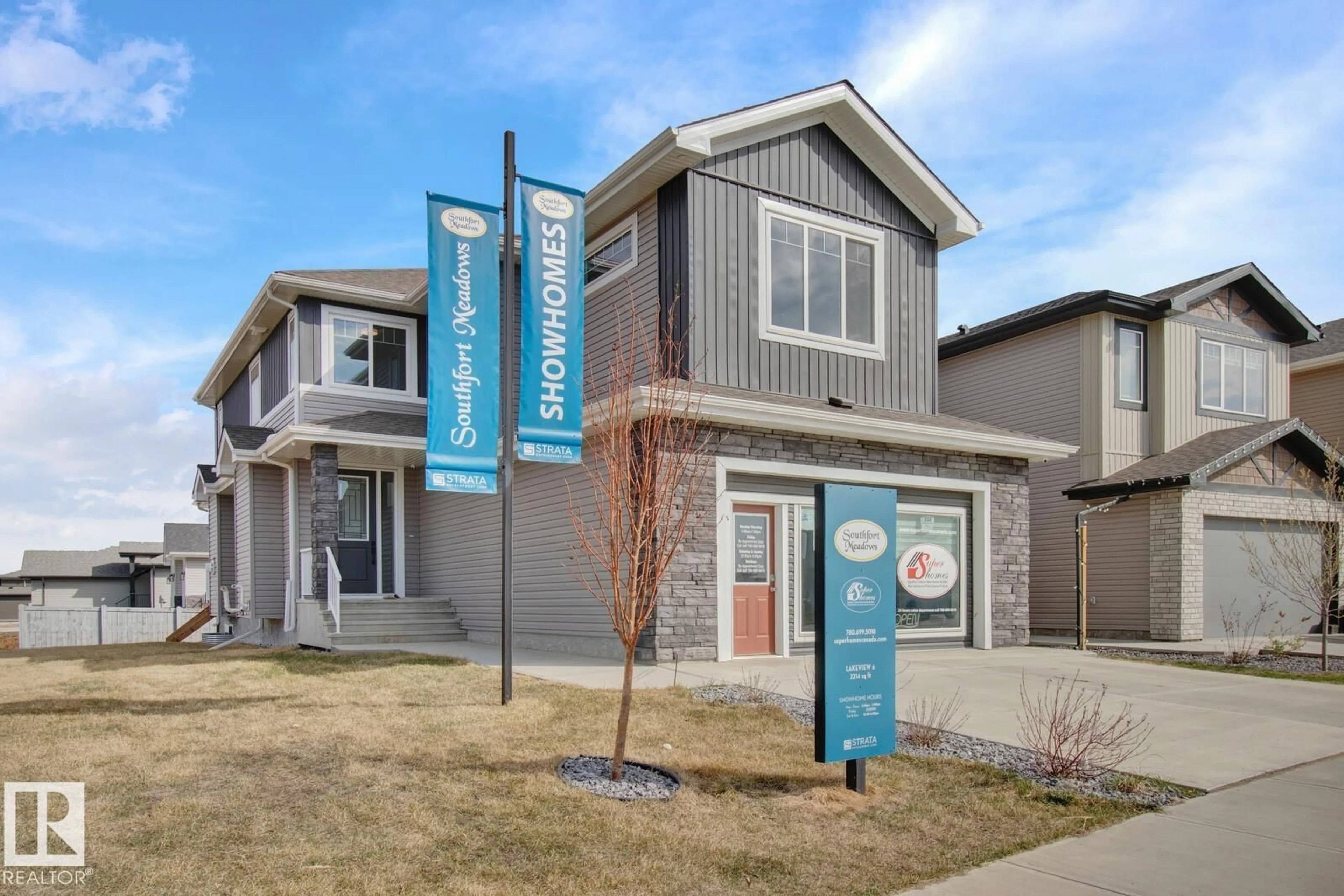 Home with vinyl exterior material, street for 558 MEADOWVIEW DR, Fort Saskatchewan Alberta T8L0V4
