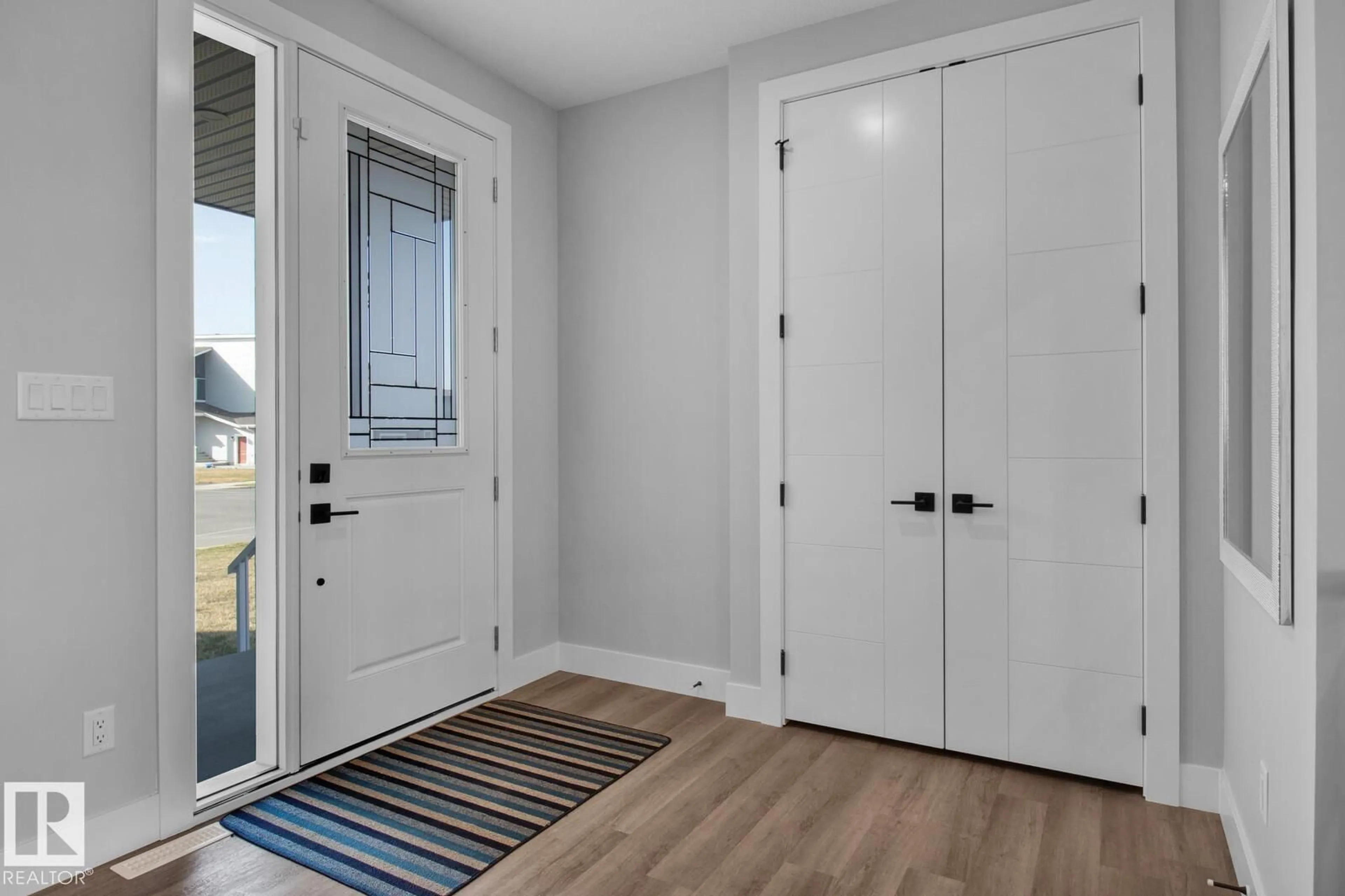 Indoor entryway for 558 MEADOWVIEW DR, Fort Saskatchewan Alberta T8L0V4
