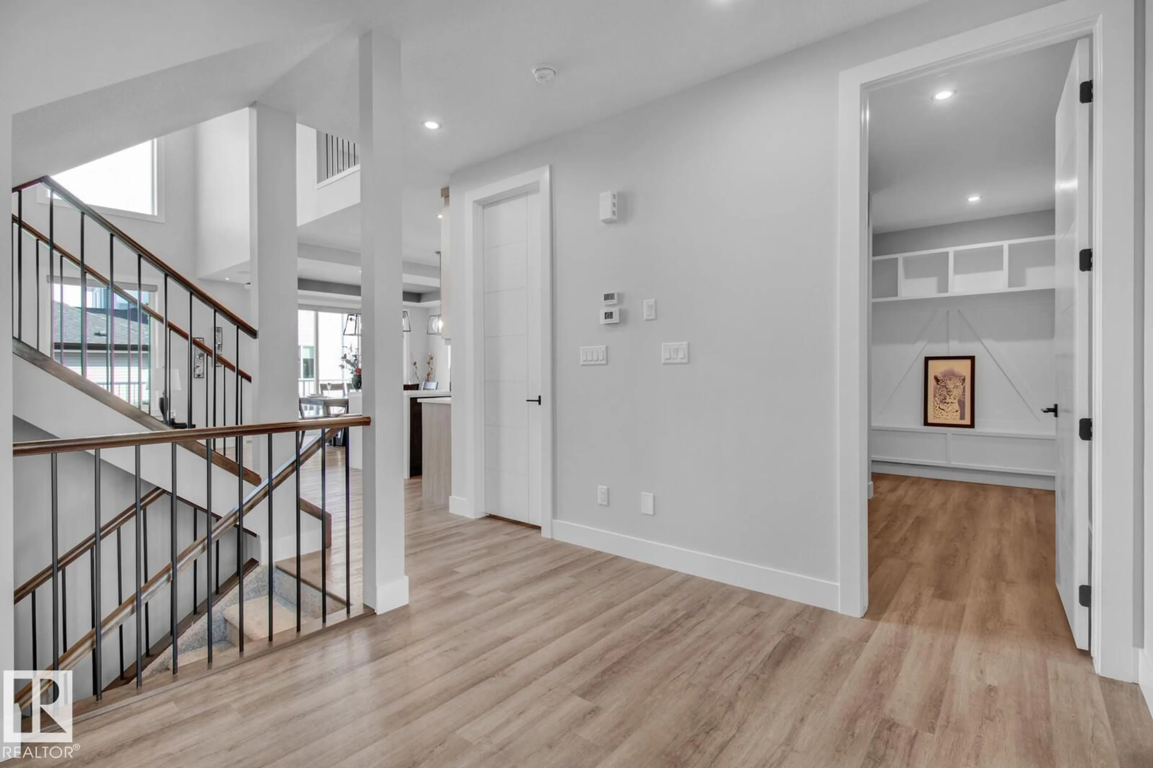 Indoor entryway for 558 MEADOWVIEW DR, Fort Saskatchewan Alberta T8L0V4