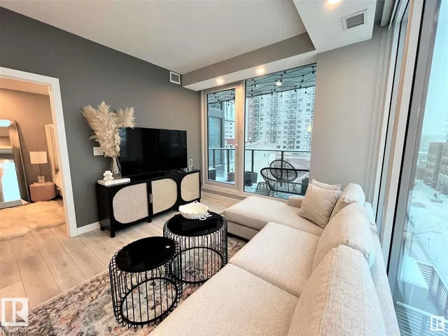 #702 - 10180 103 ST NW, Edmonton 5