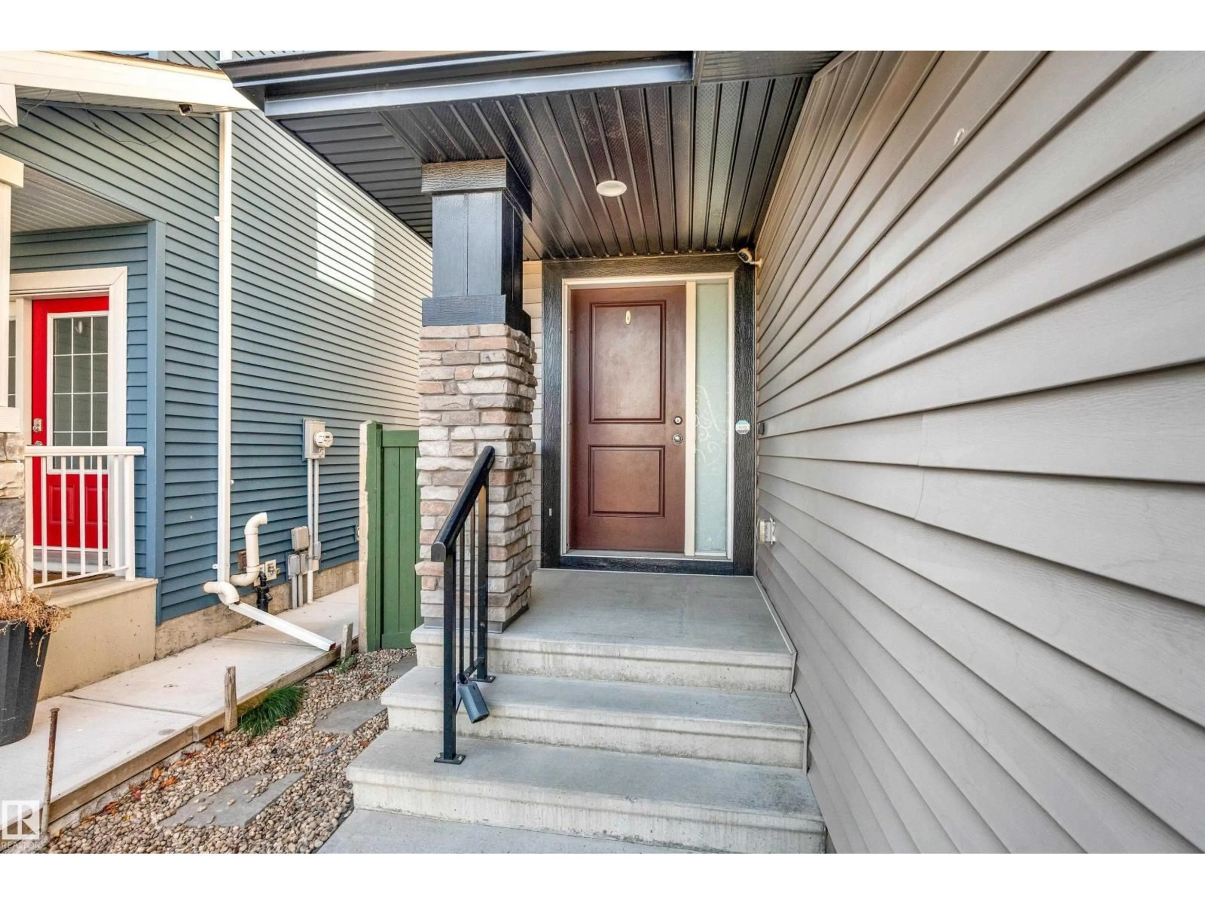Indoor entryway for 4359 126 AV, Edmonton Alberta T5A1L3