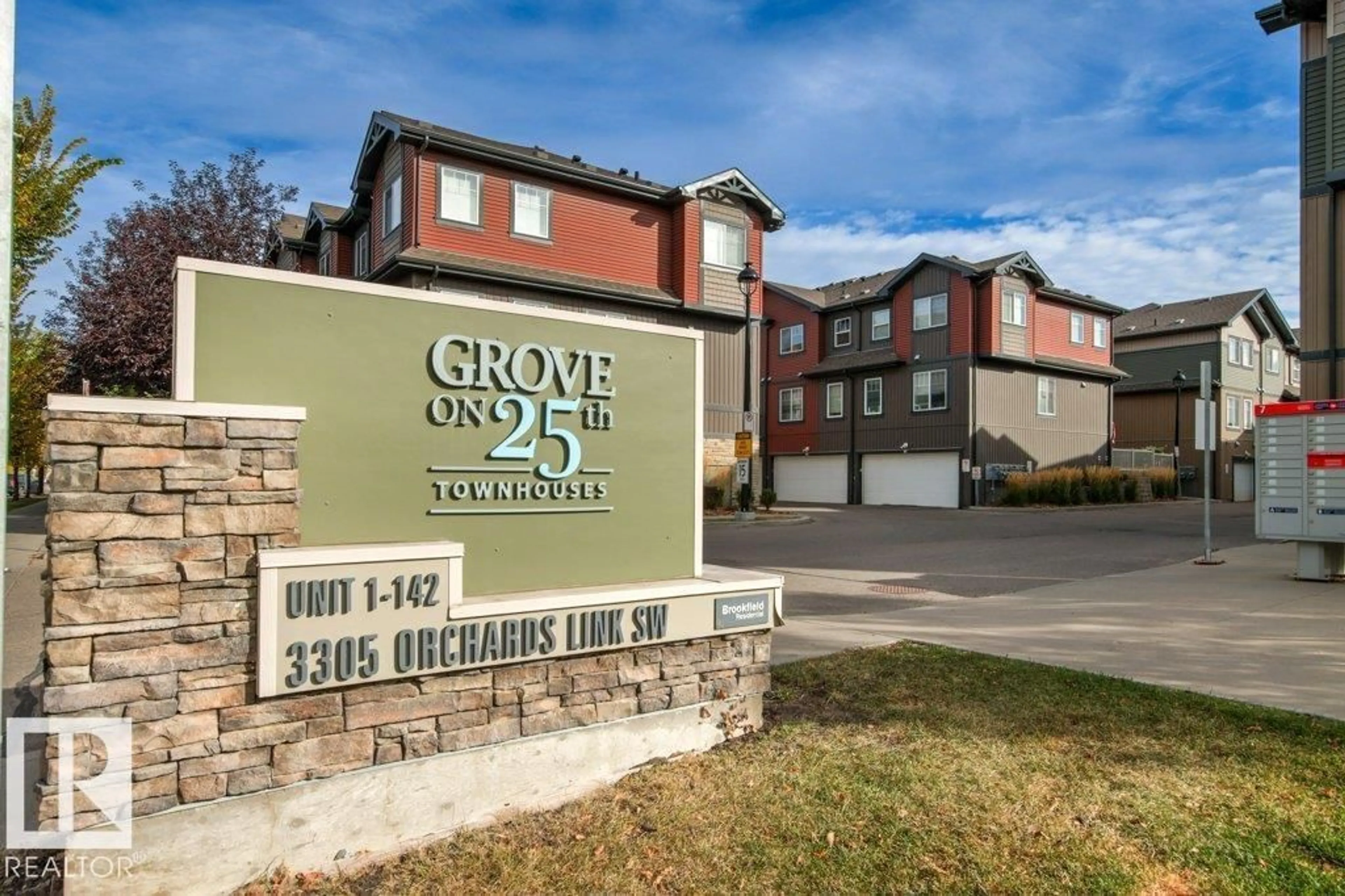 Indoor foyer for 75 - 3305 ORCHARDS LINK LI, Edmonton Alberta T6X2H1