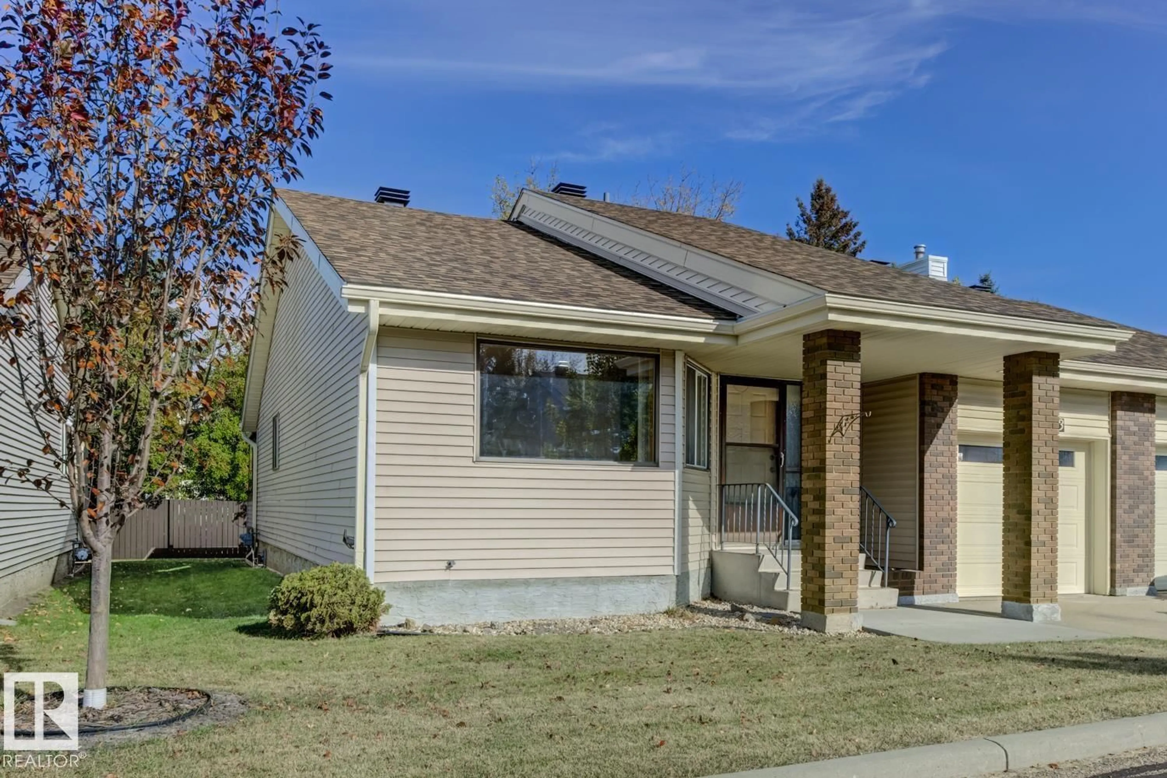 Home with vinyl exterior material, street for 263 OEMING RD, Edmonton Alberta T6R1M4
