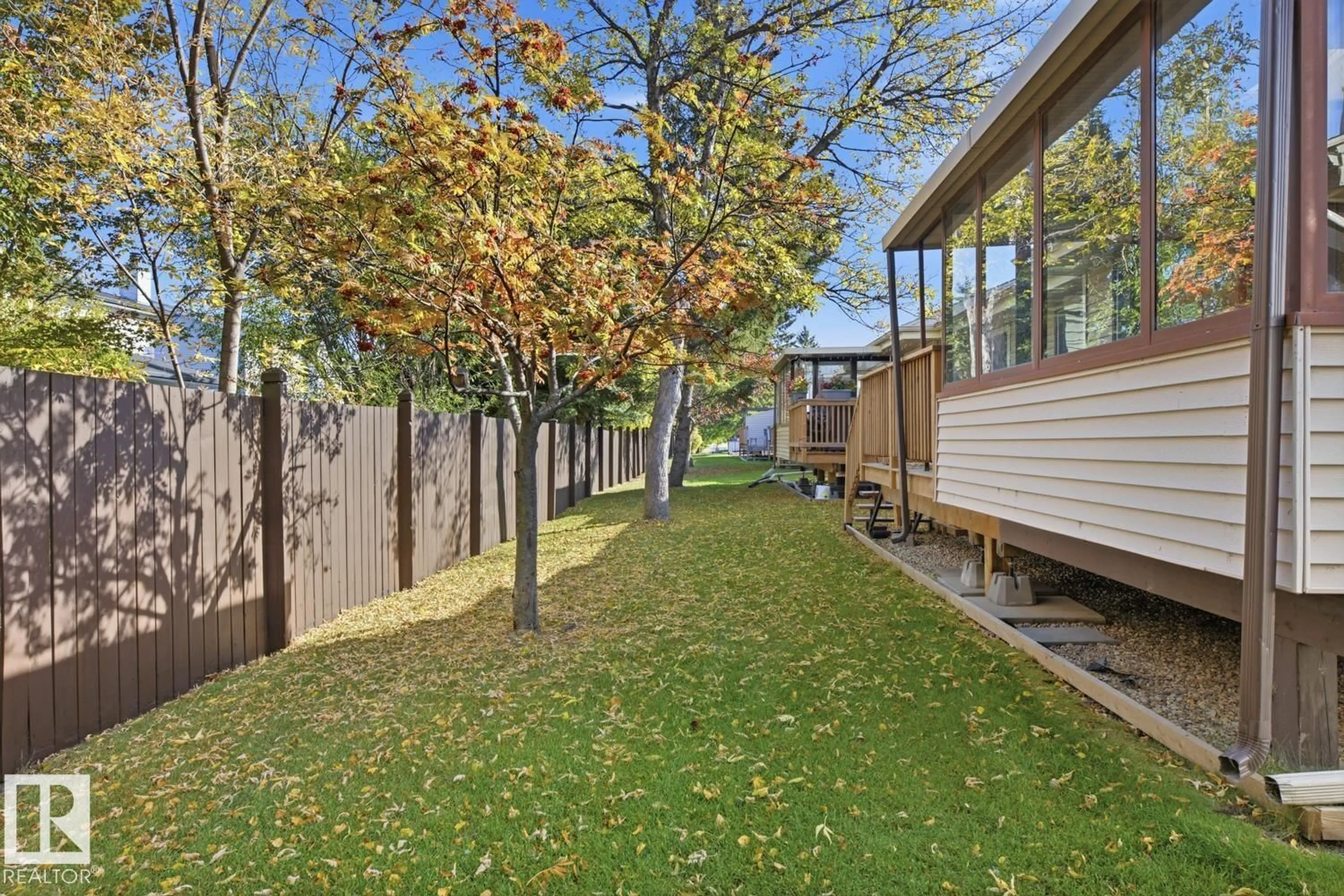 Patio, street for 263 OEMING RD, Edmonton Alberta T6R1M4