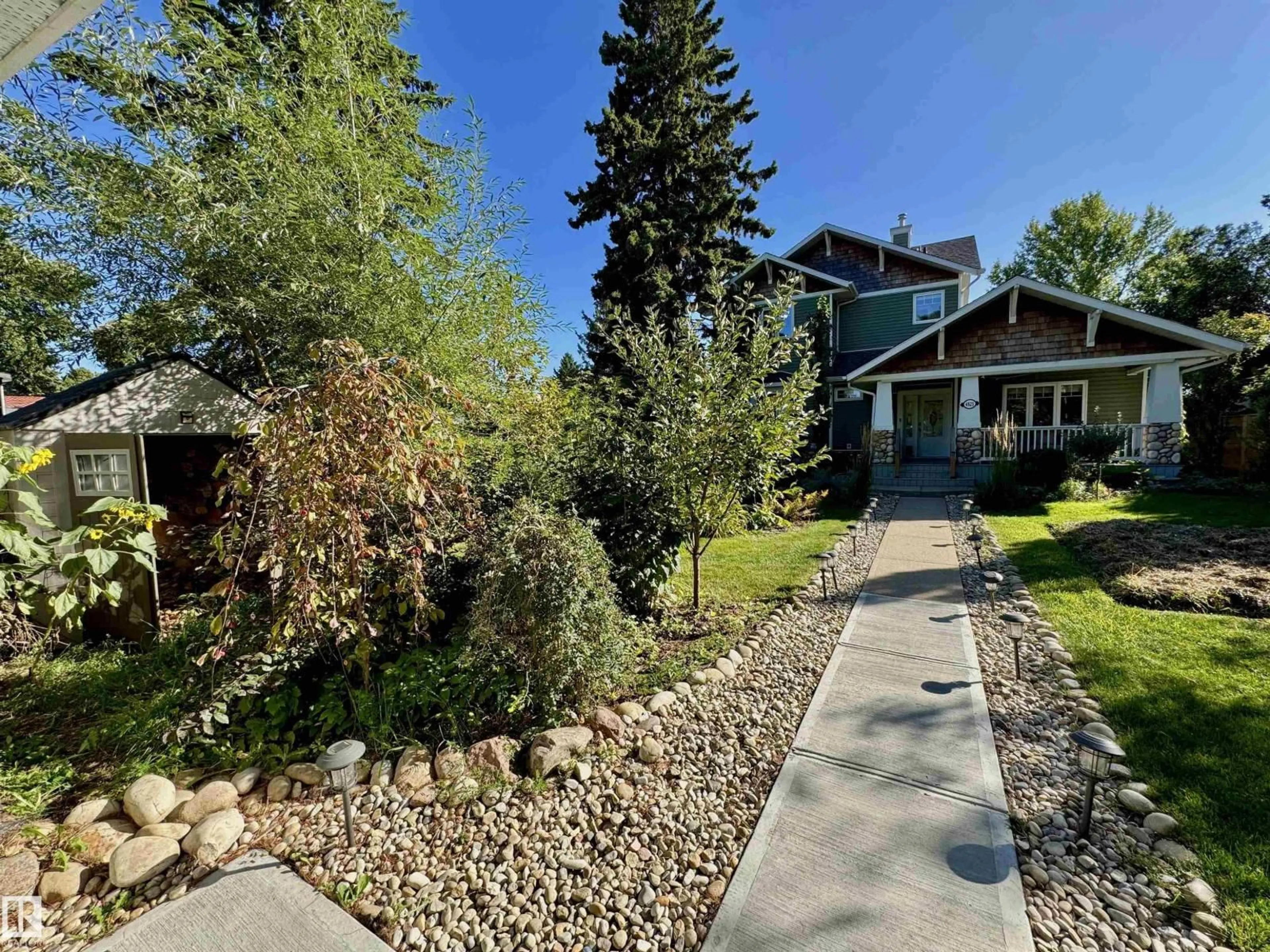 A pic from outside/outdoor area/front of a property/back of a property/a pic from drone, street for 4825 ADA BV, Edmonton Alberta T5W4M9