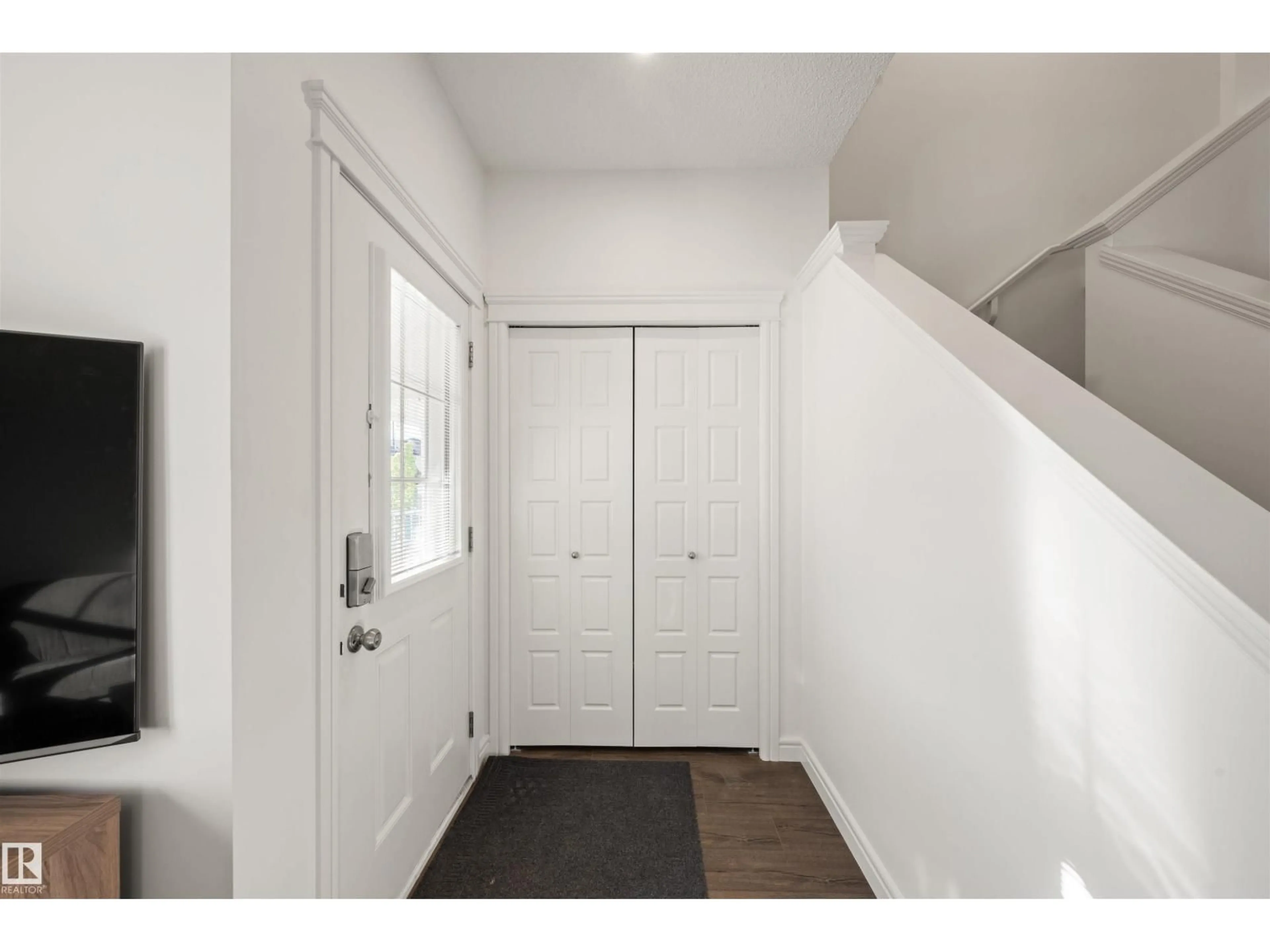 Indoor entryway for 222 DESROCHERS BV, Edmonton Alberta T6W4N2
