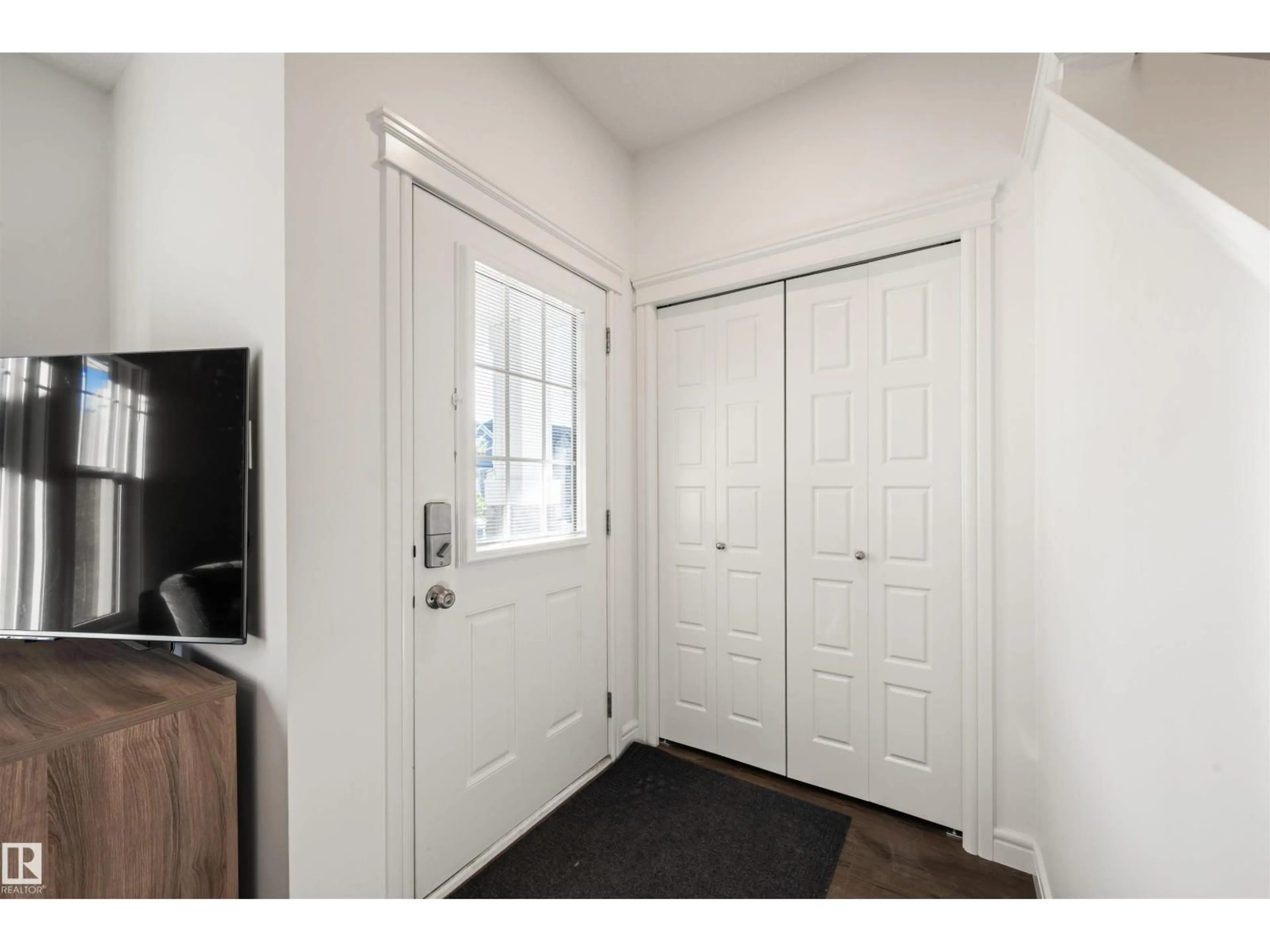 Indoor entryway for 222 DESROCHERS BV, Edmonton Alberta T6W4N2