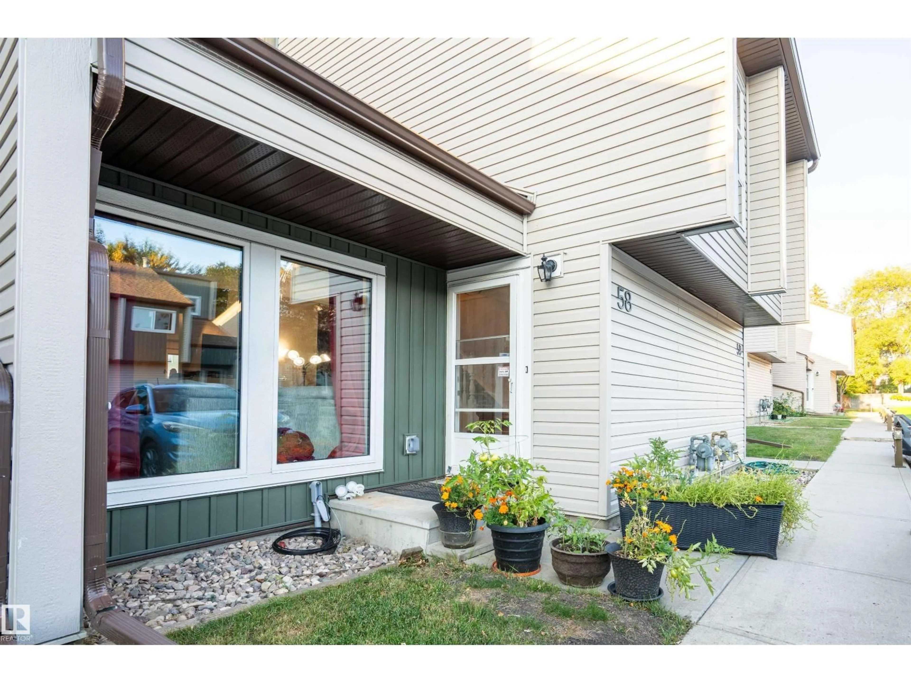 Home with vinyl exterior material, street for 58 - 2020 105 ST, Edmonton Alberta T6J5J2