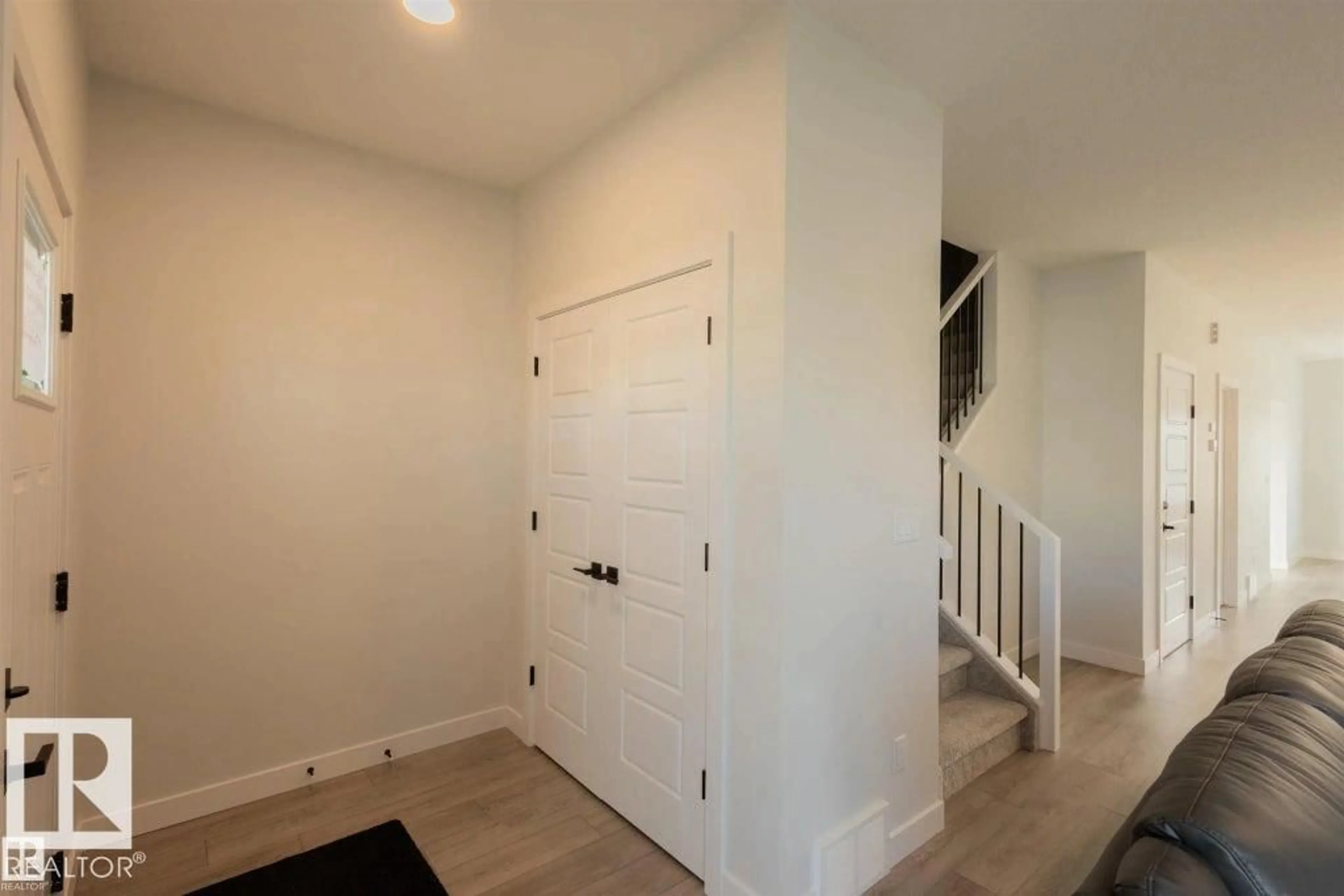 Indoor entryway for NW - 22519 88 AV, Edmonton Alberta T5T7W7