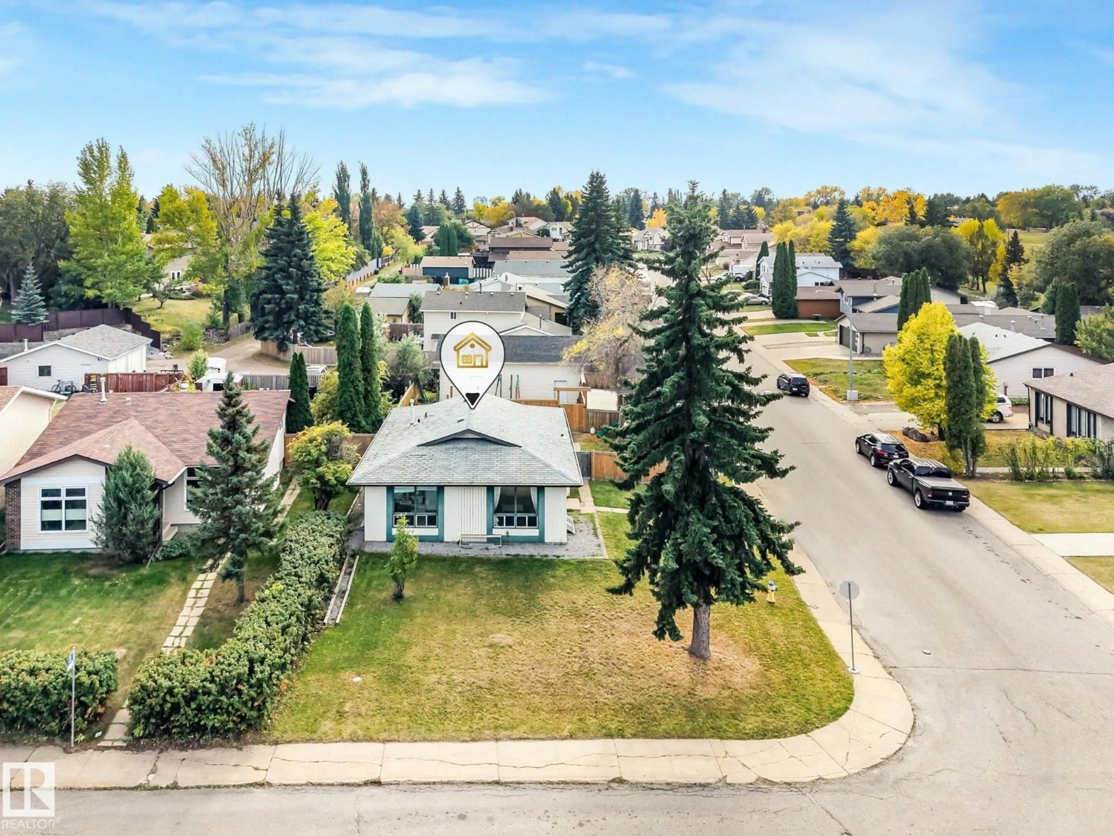 A pic from outside/outdoor area/front of a property/back of a property/a pic from drone, street for NW - 3963 57 ST, Edmonton Alberta T6L1B5