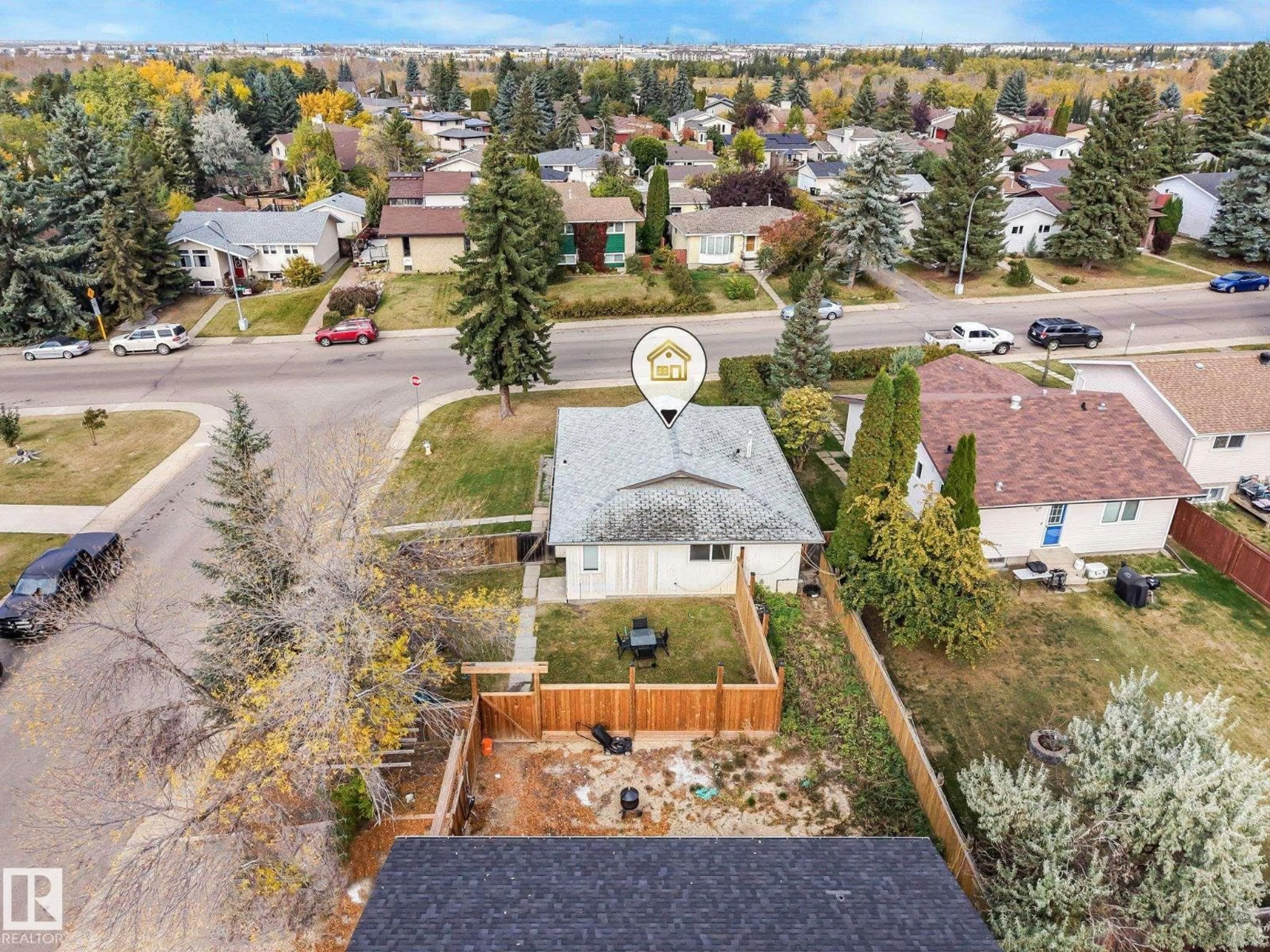 A pic from outside/outdoor area/front of a property/back of a property/a pic from drone, unknown for NW - 3963 57 ST, Edmonton Alberta T6L1B5