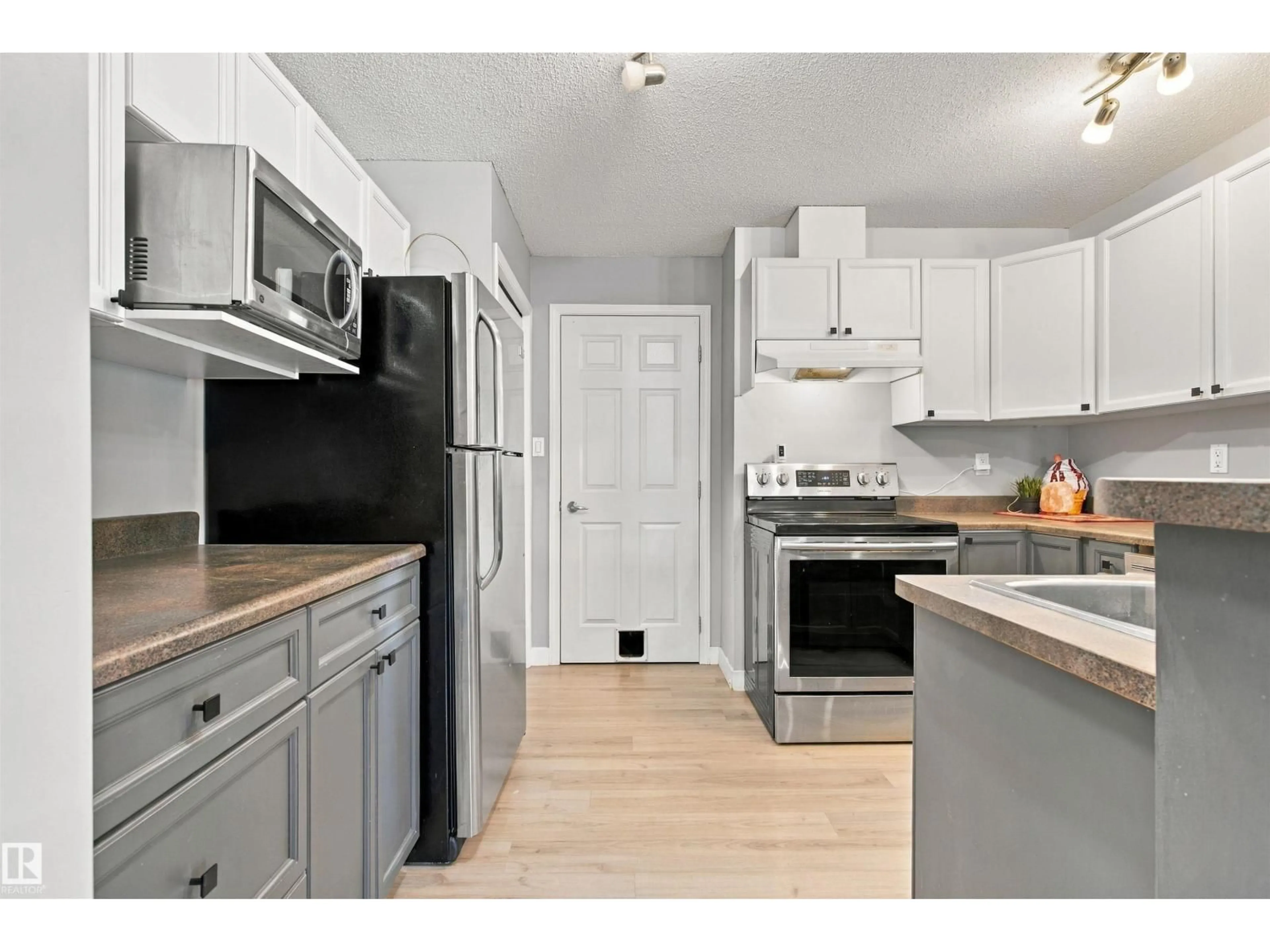 Standard kitchen, unknown for SW - 73 3040 SPENCE WD, Edmonton Alberta T6X1N7