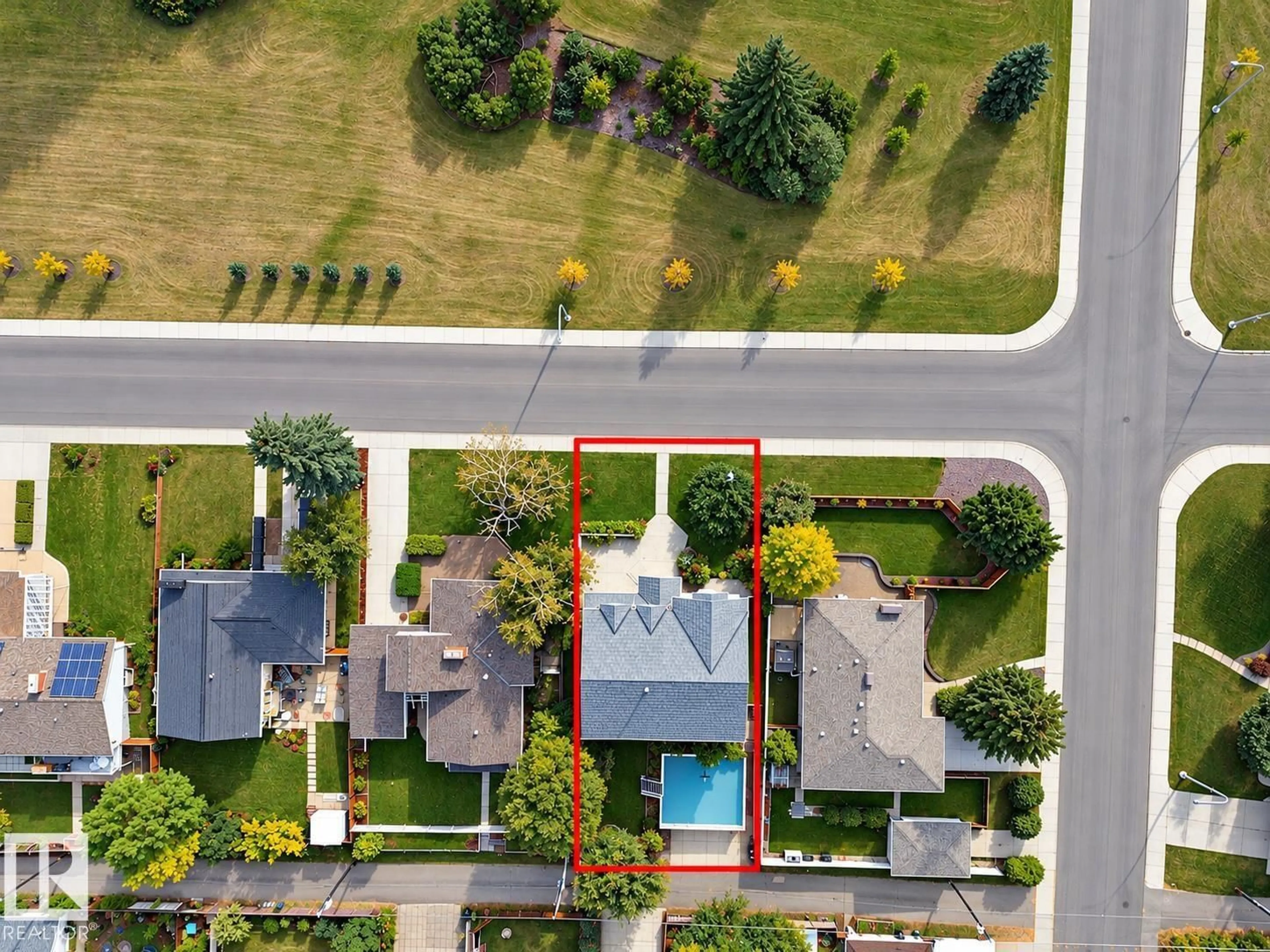 A pic from outside/outdoor area/front of a property/back of a property/a pic from drone, street for 6508 109 AV, Edmonton Alberta T6A1S2