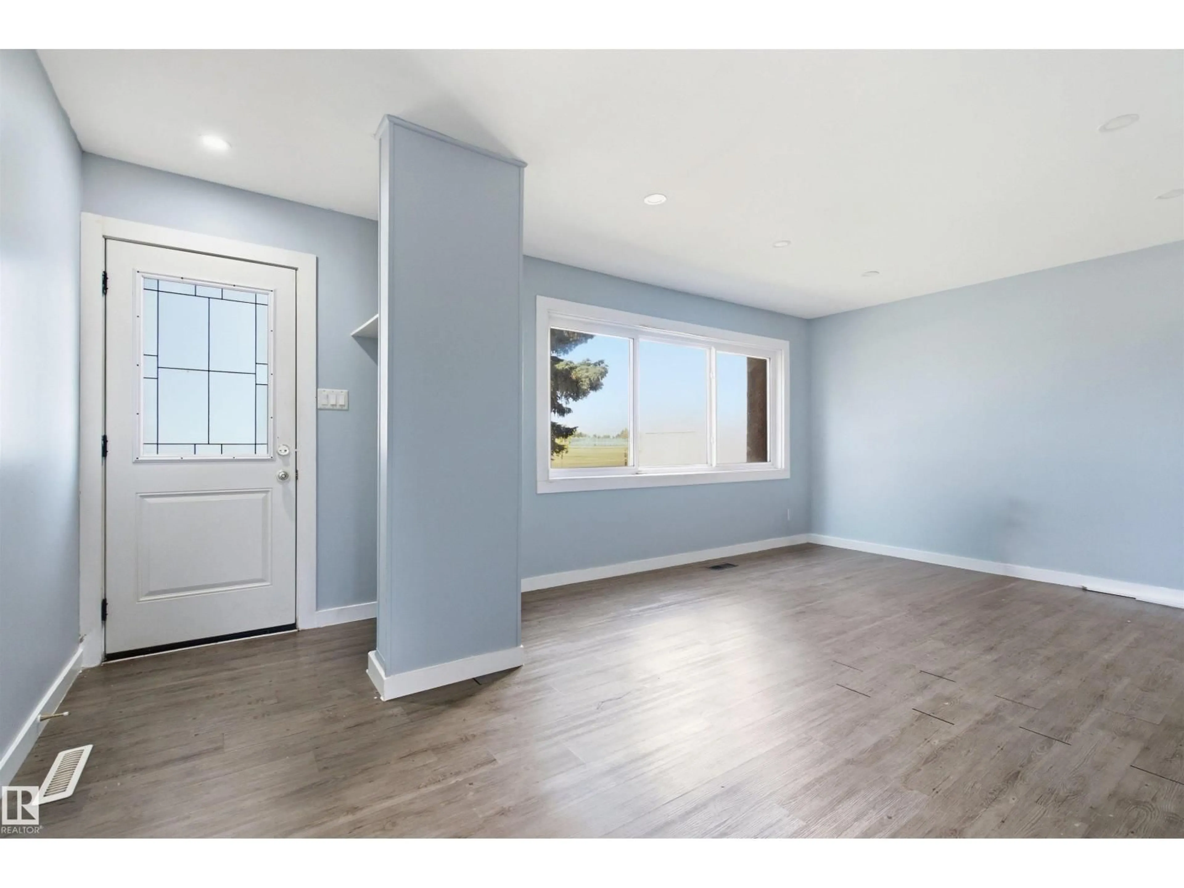 Indoor entryway for NW - 13223 85 ST, Edmonton Alberta T5E2Z7