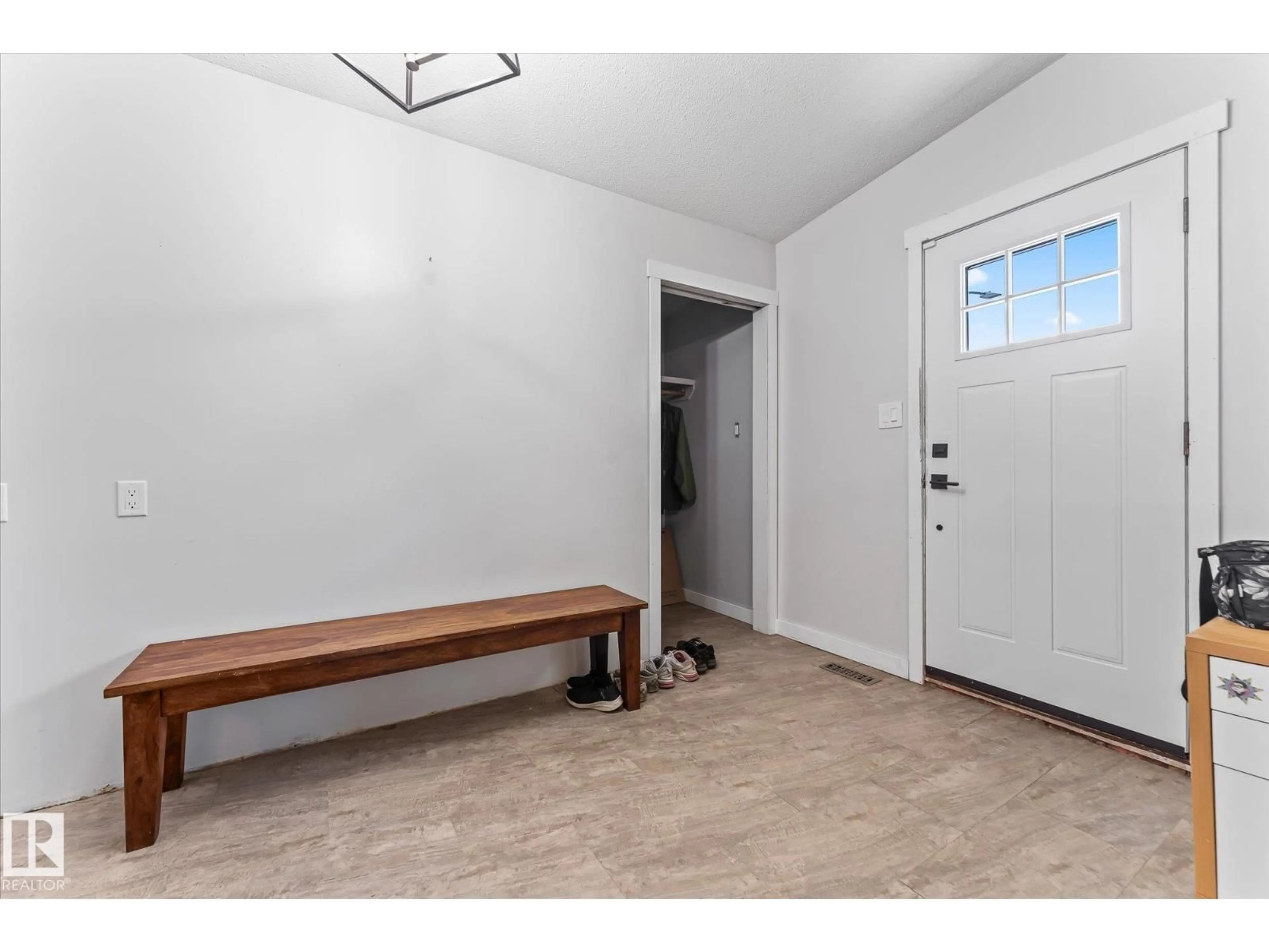 Indoor entryway for 7308 149 AV, Edmonton Alberta T5C2V4