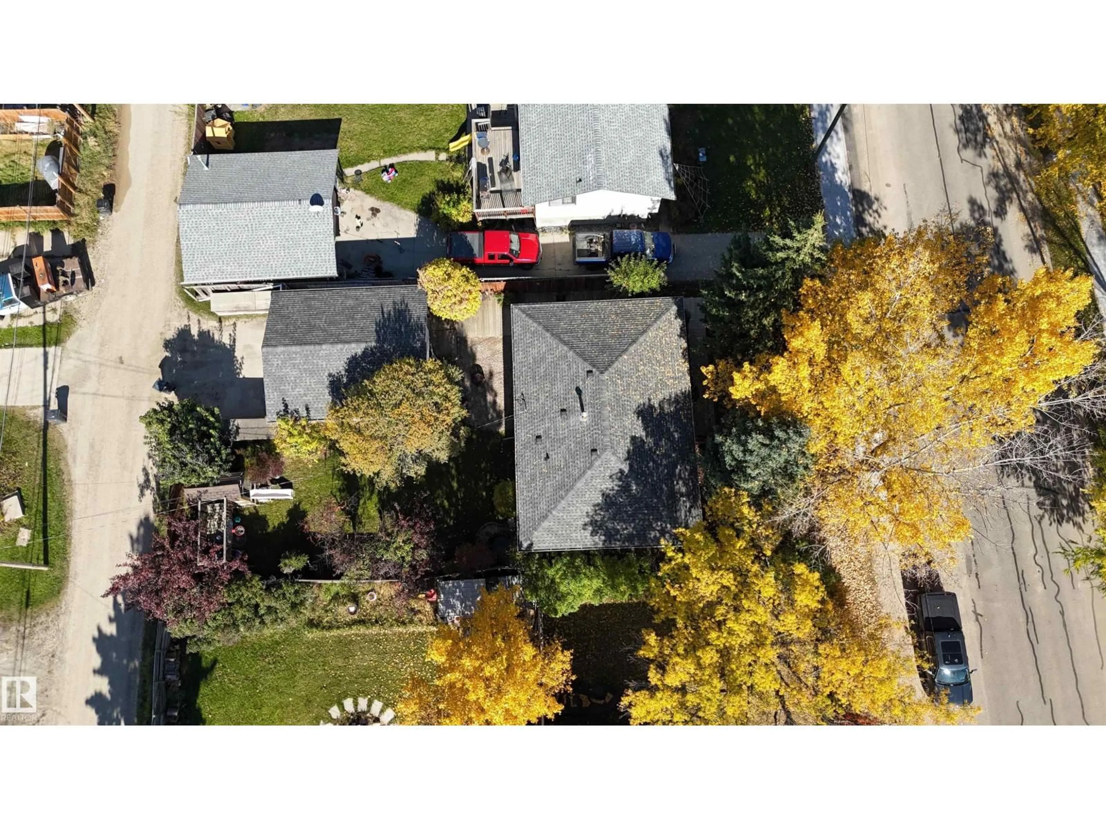 A pic from outside/outdoor area/front of a property/back of a property/a pic from drone, street for 4738 49 ST, Drayton Valley Alberta T7A1J2