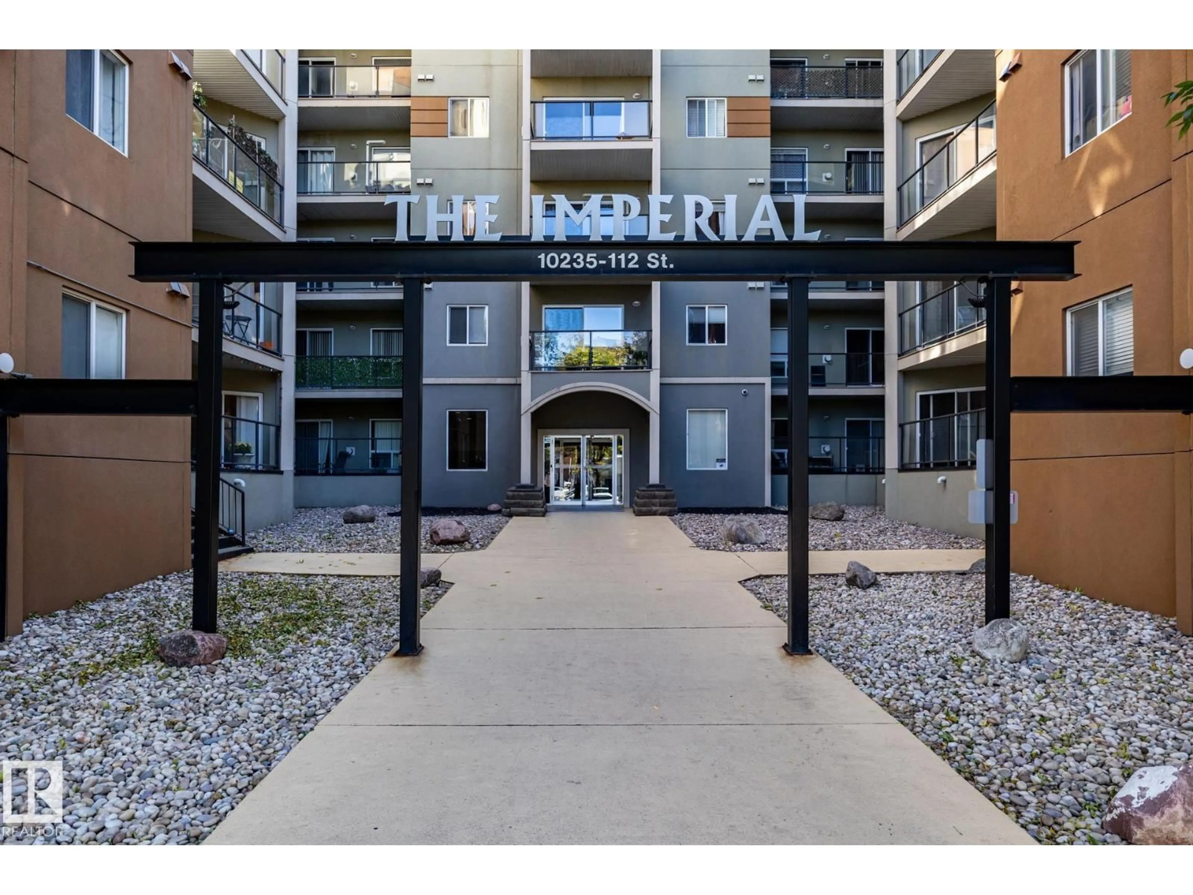 Indoor foyer for 217 - 10235 112 ST NW, Edmonton Alberta T5K1M7