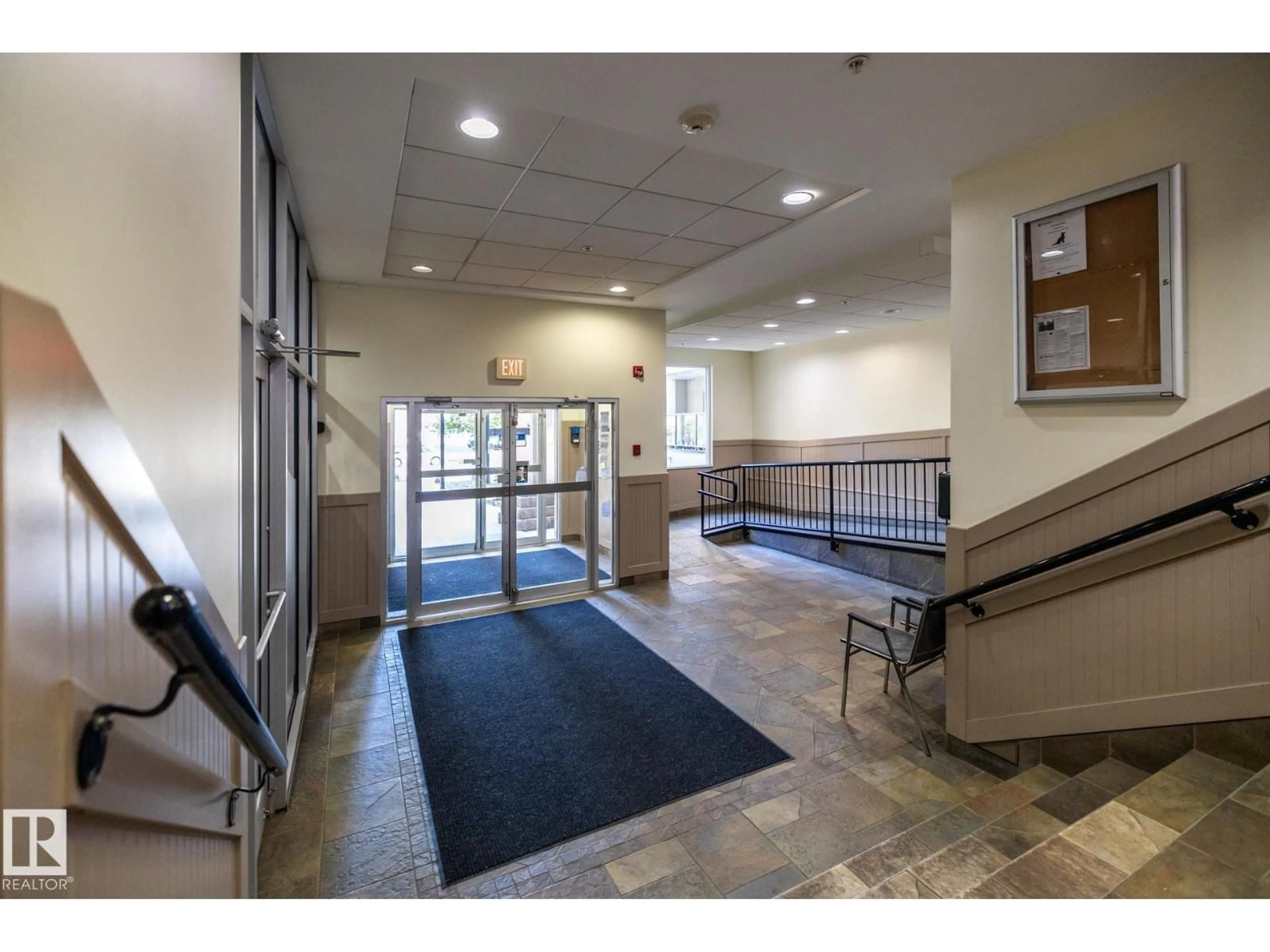Indoor foyer for 217 - 10235 112 ST NW, Edmonton Alberta T5K1M7