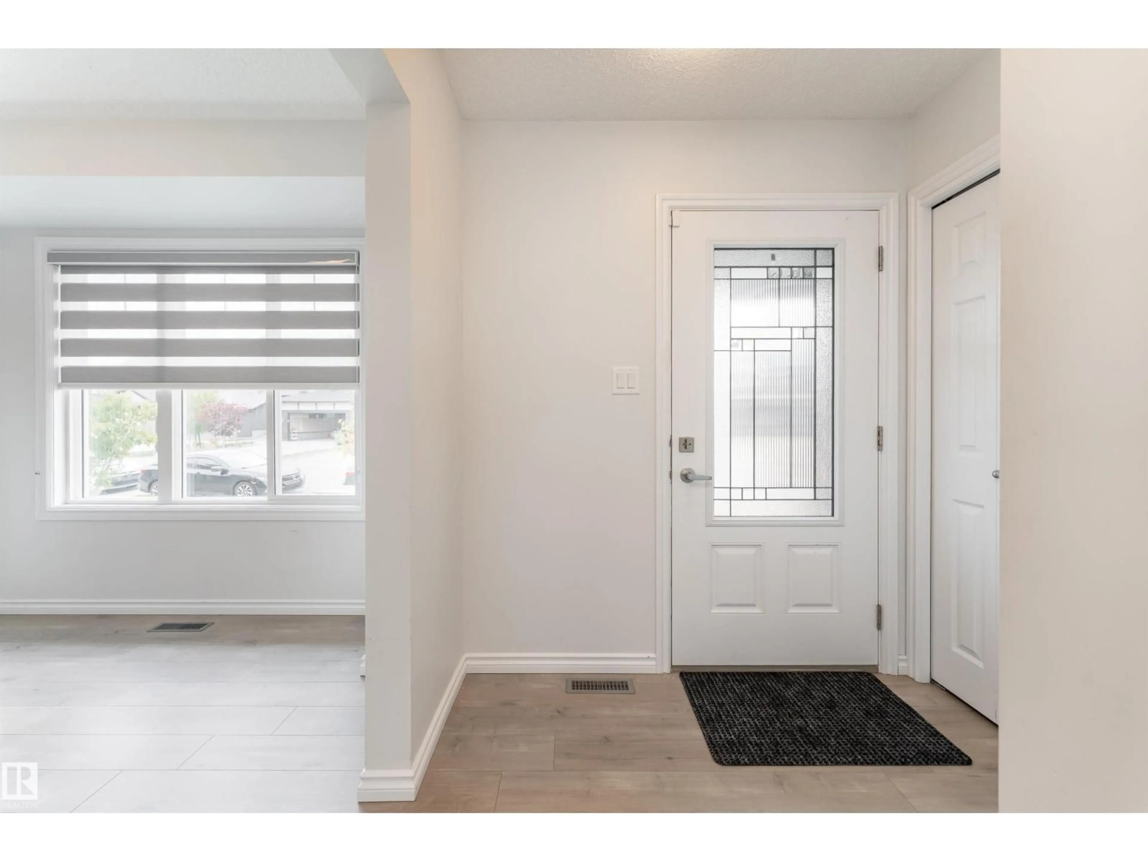 Indoor entryway for 2416 WONNACOTT CO, Edmonton Alberta T6X2K5
