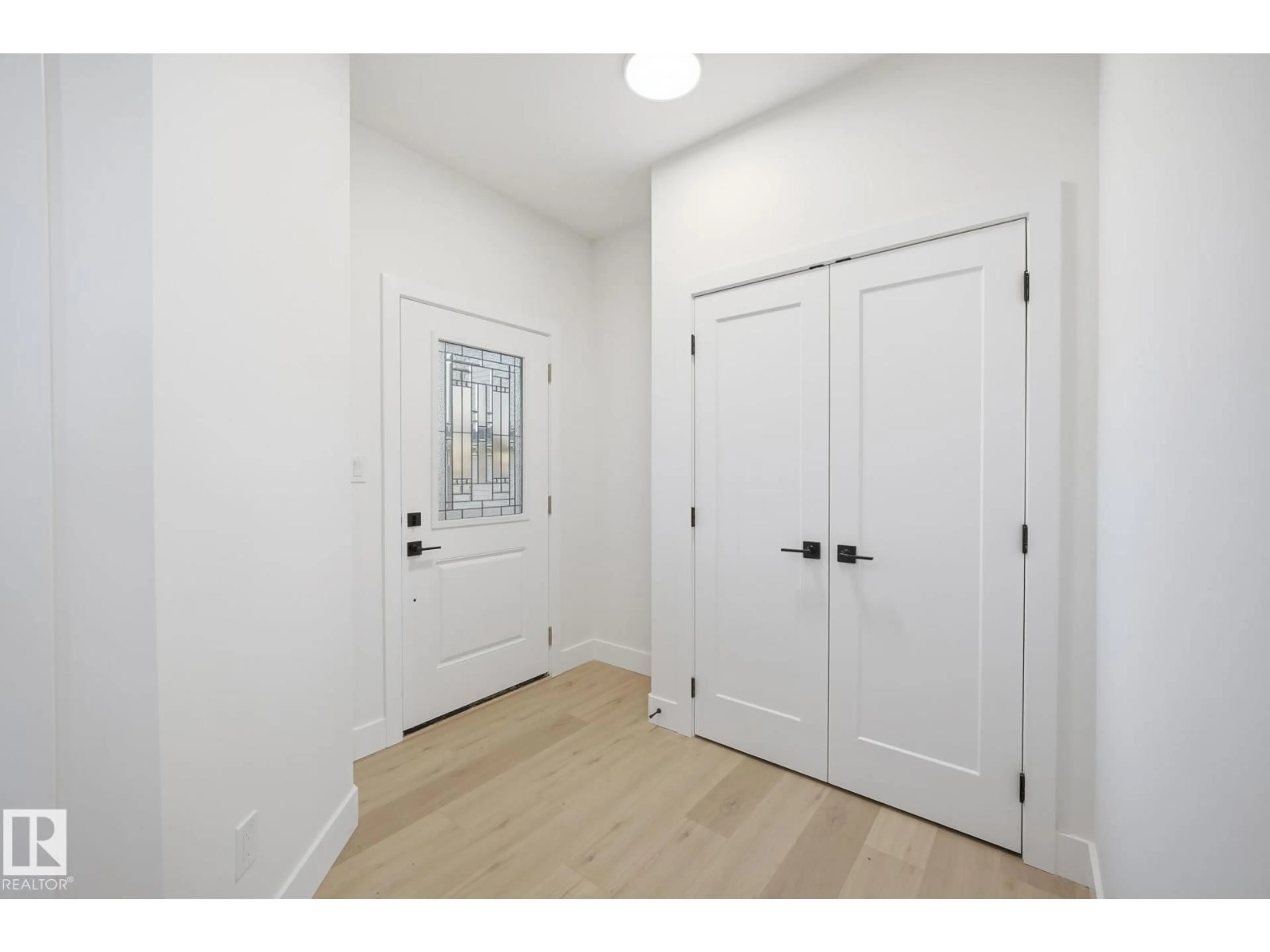 Indoor entryway for 74 HEMINGWAY CR, Spruce Grove Alberta T7X2L6