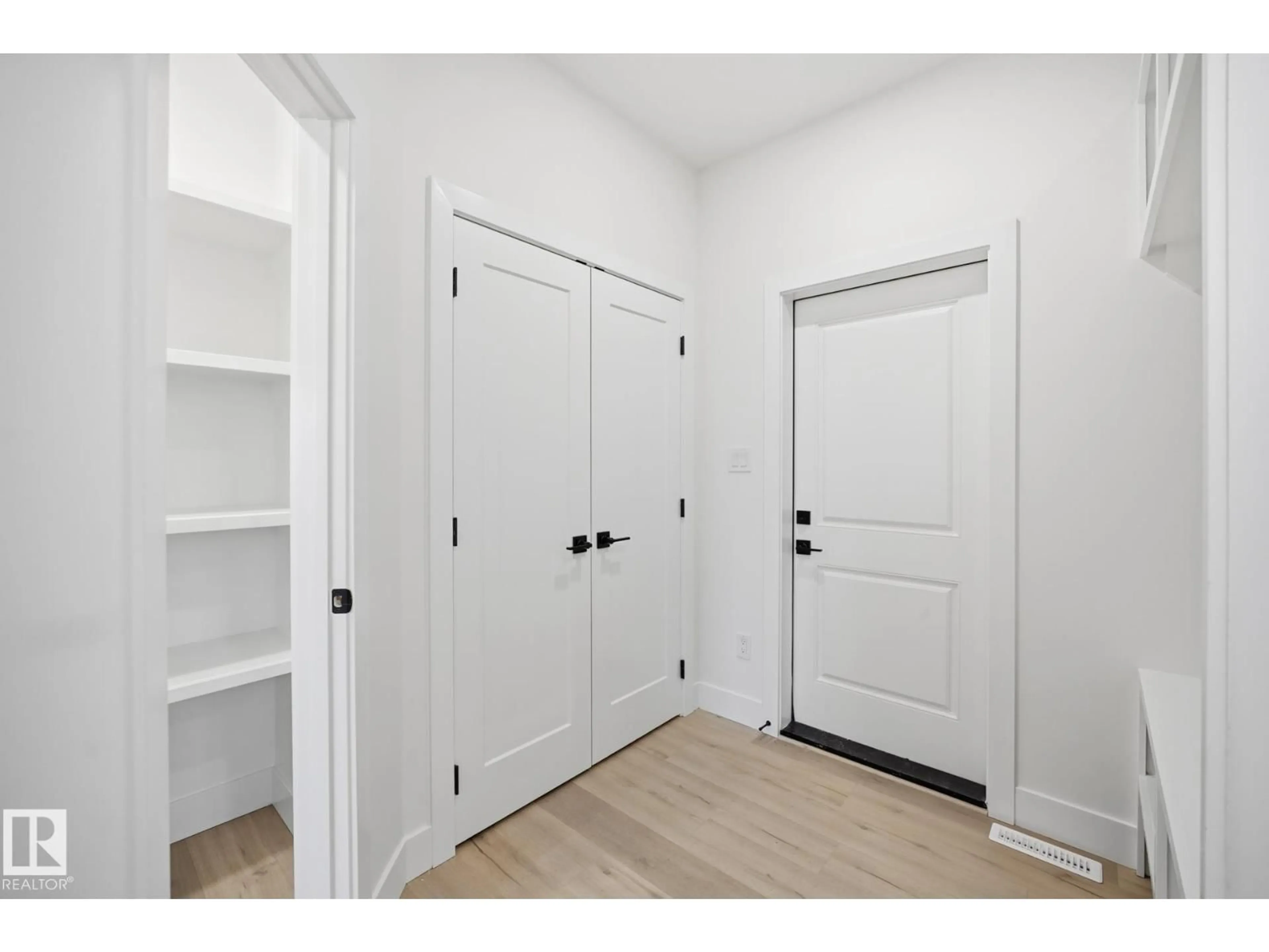Indoor entryway for 74 HEMINGWAY CR, Spruce Grove Alberta T7X2L6