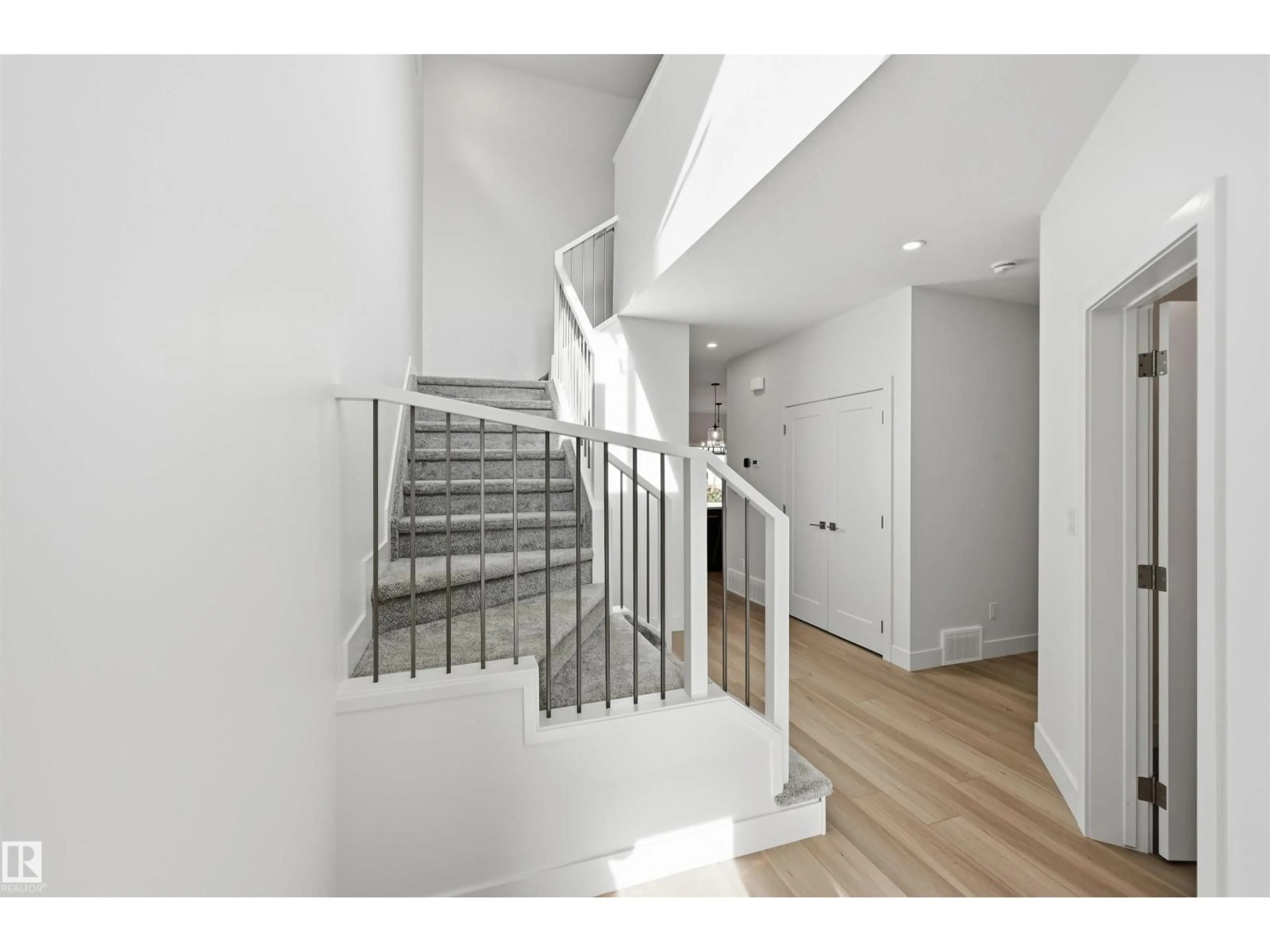 Stairs for SW - 3050 DIXON LANDING LD, Edmonton Alberta T6W5L2