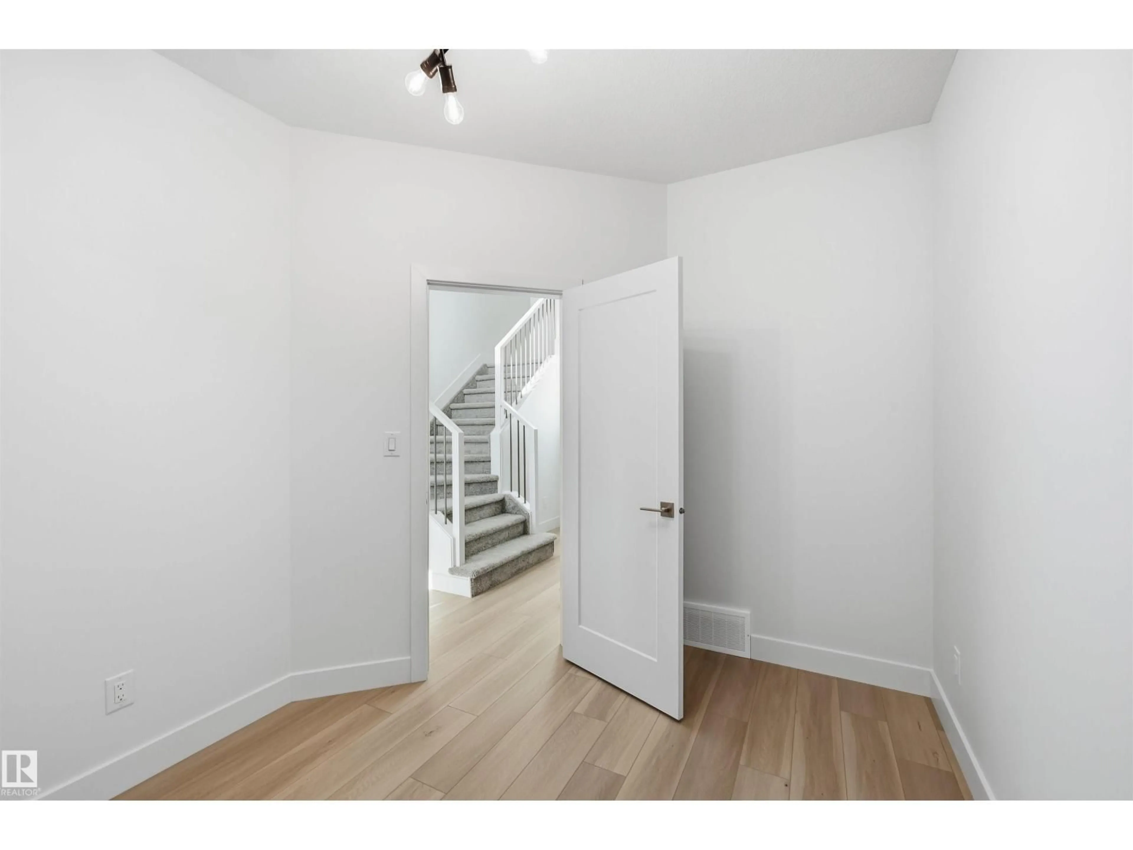 Indoor entryway for SW - 3050 DIXON LANDING LD, Edmonton Alberta T6W5L2