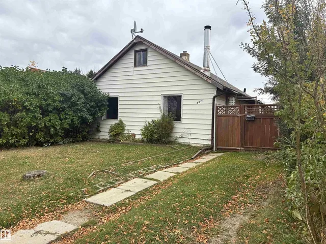 5231 46 ST, Camrose 2