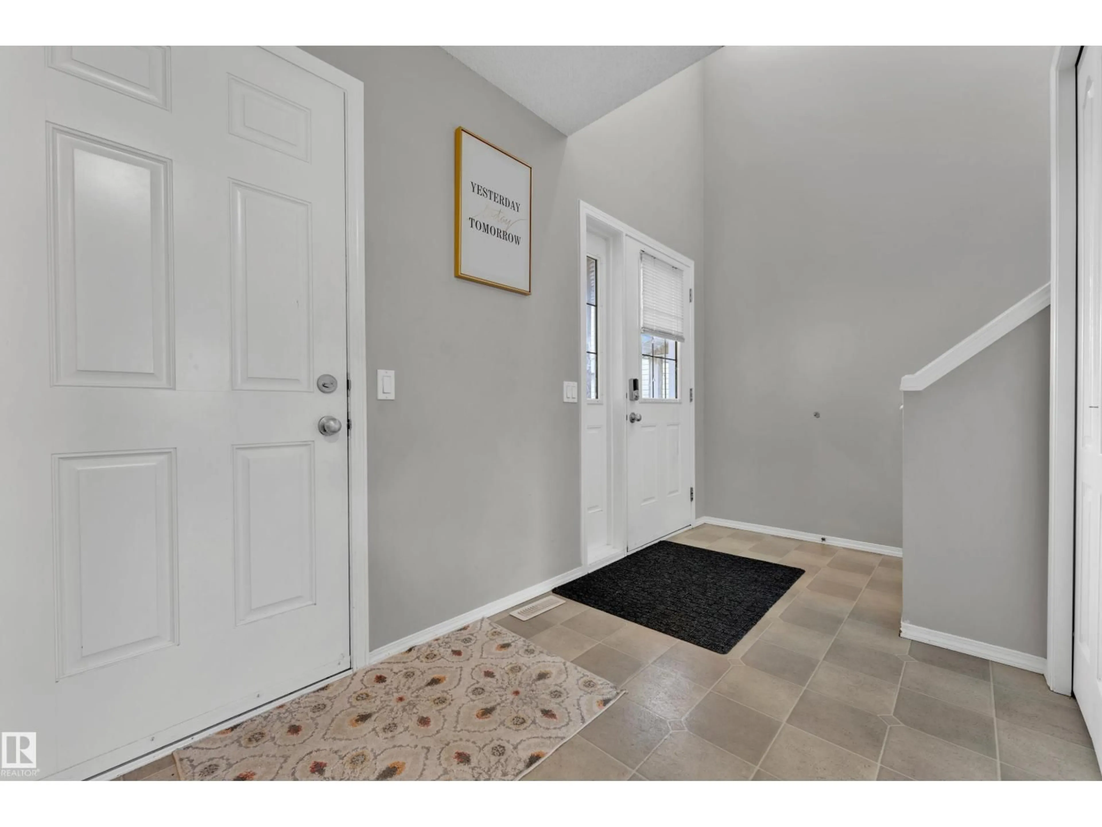 Indoor entryway for 331 SILVER BERRY RD, Edmonton Alberta T6T2A7