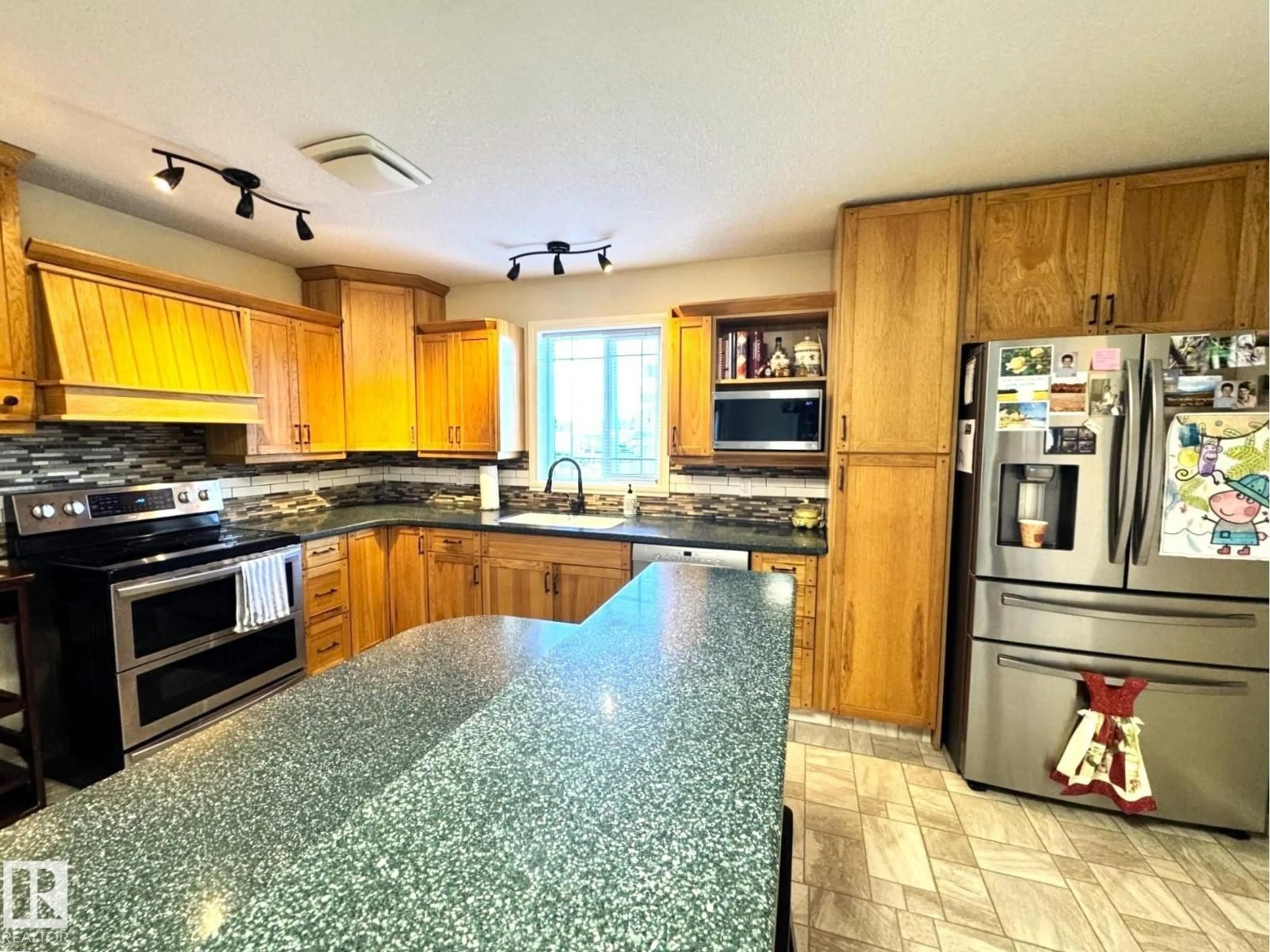 Open concept kitchen, ceramic/tile floor for 4928 50 AVE, Entwistle Alberta T0E0S0