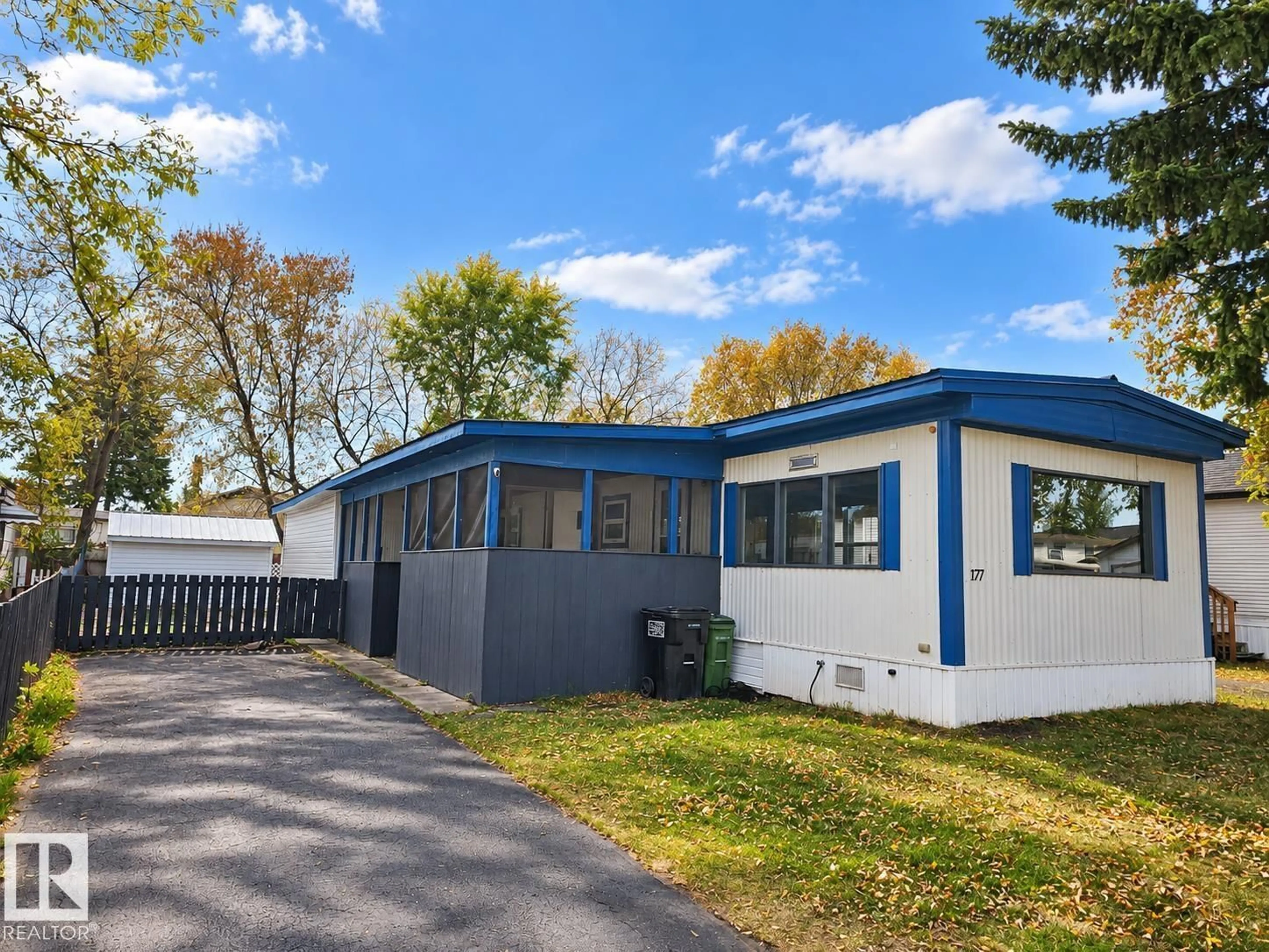 Home with vinyl exterior material, street for NW - 177 WEST VIEW CR, Edmonton Alberta T5S1T1