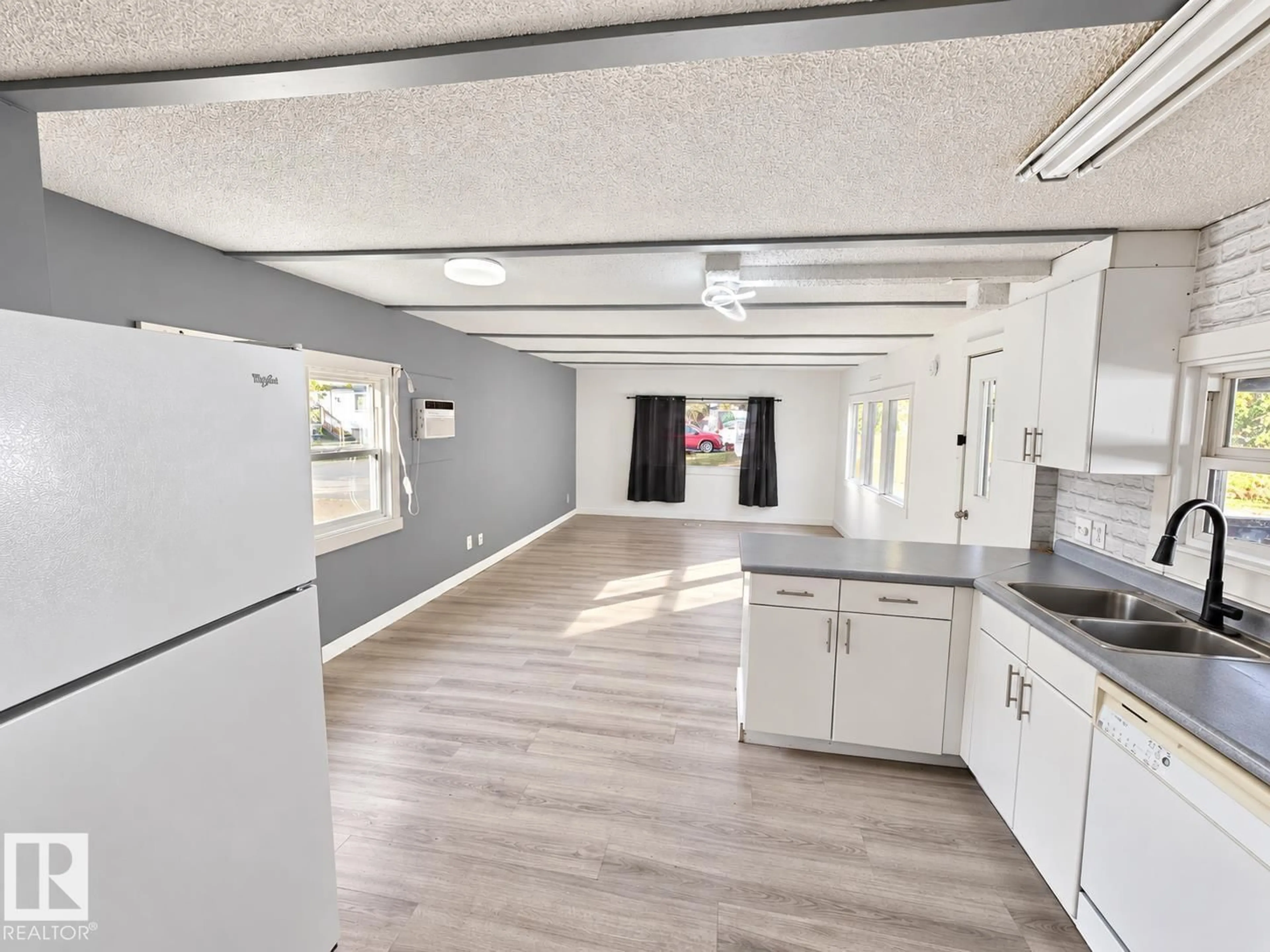 Open concept kitchen, unknown for NW - 177 WEST VIEW CR, Edmonton Alberta T5S1T1