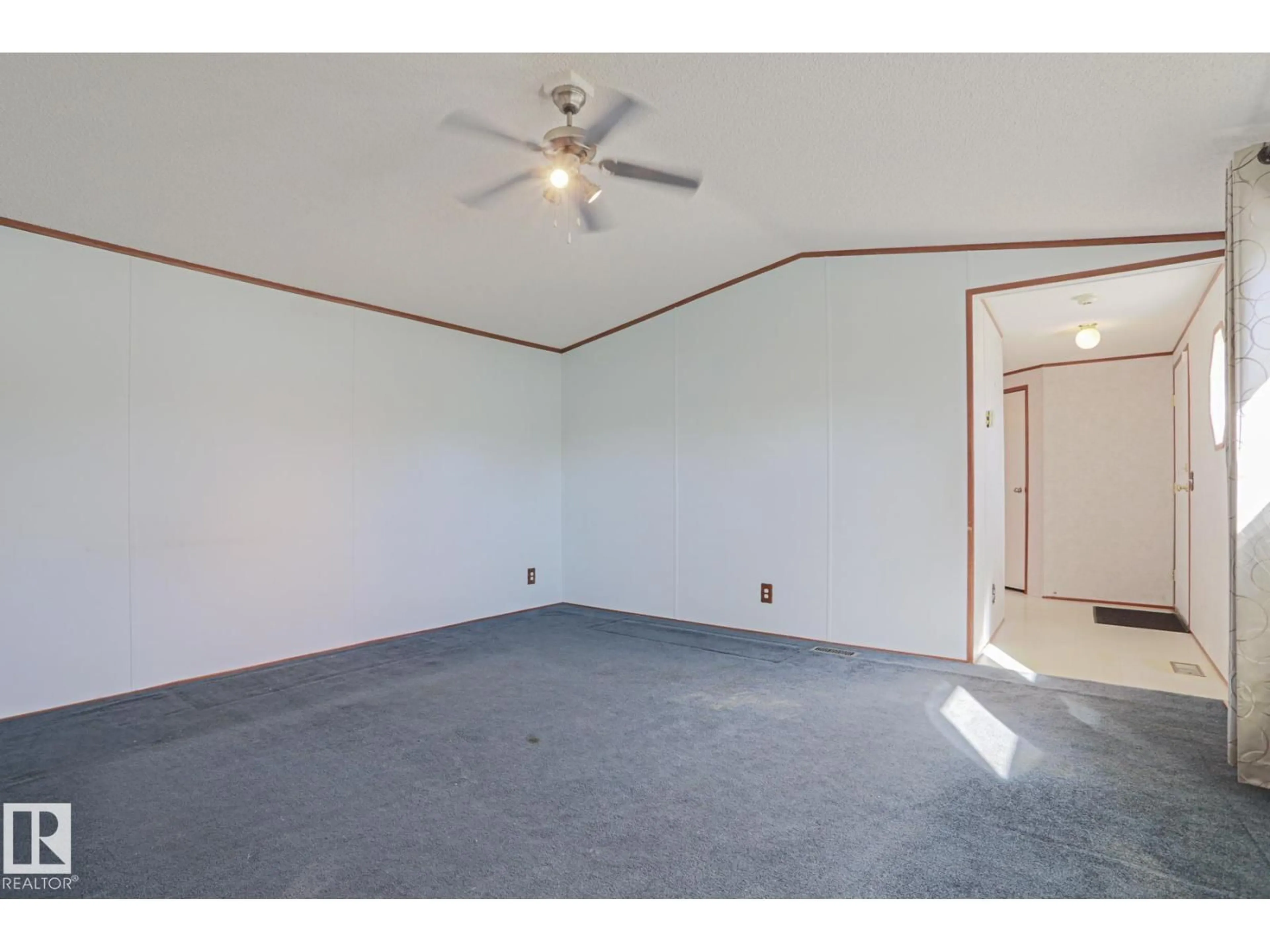 A pic of a room for 70 EVERGREEN MOBILE PARK NW, Edmonton Alberta T5Y4M2