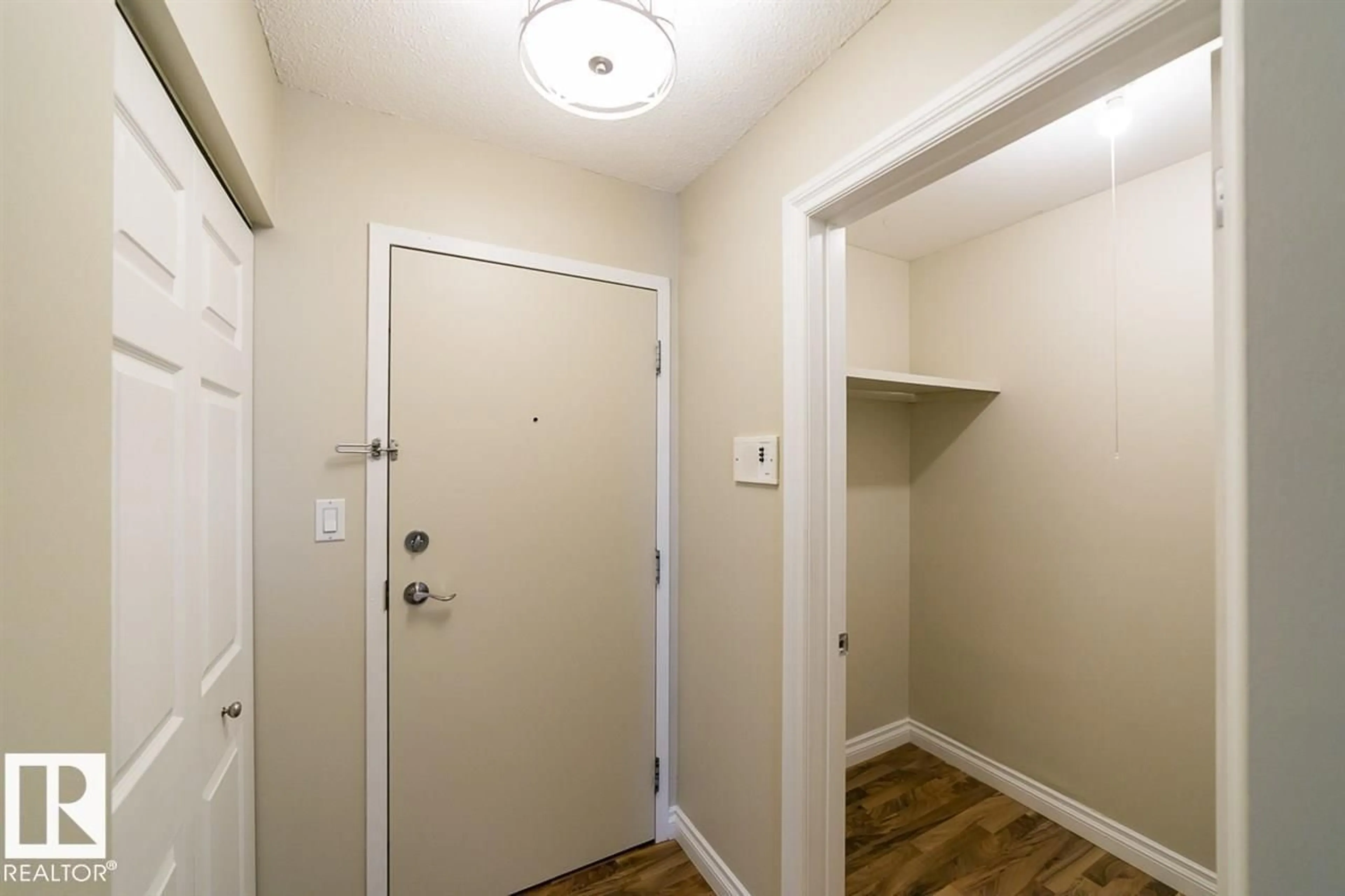 Indoor entryway for 203 - 12223 82 ST, Edmonton Alberta T5B2W9