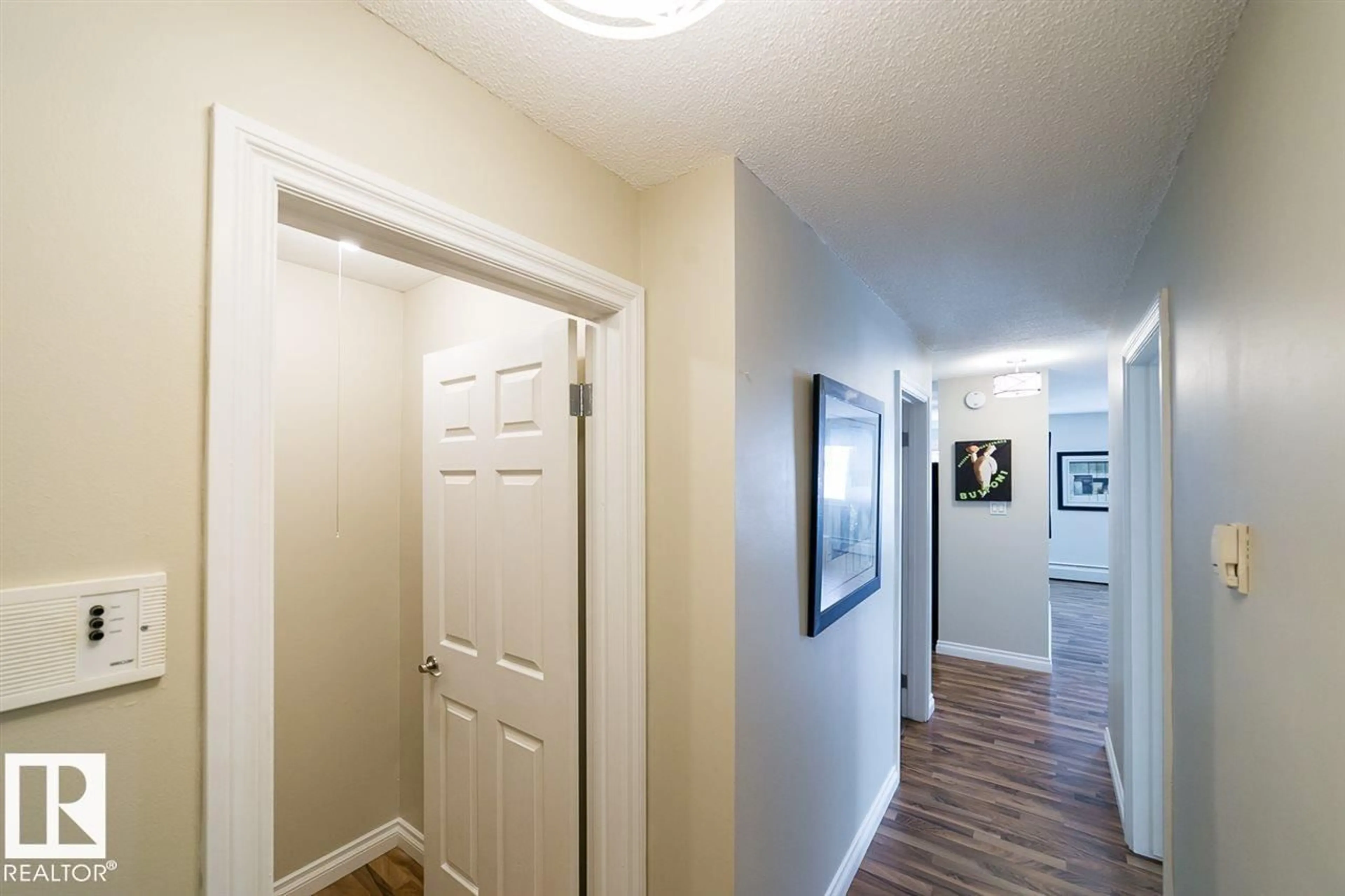 Indoor entryway for 203 - 12223 82 ST, Edmonton Alberta T5B2W9