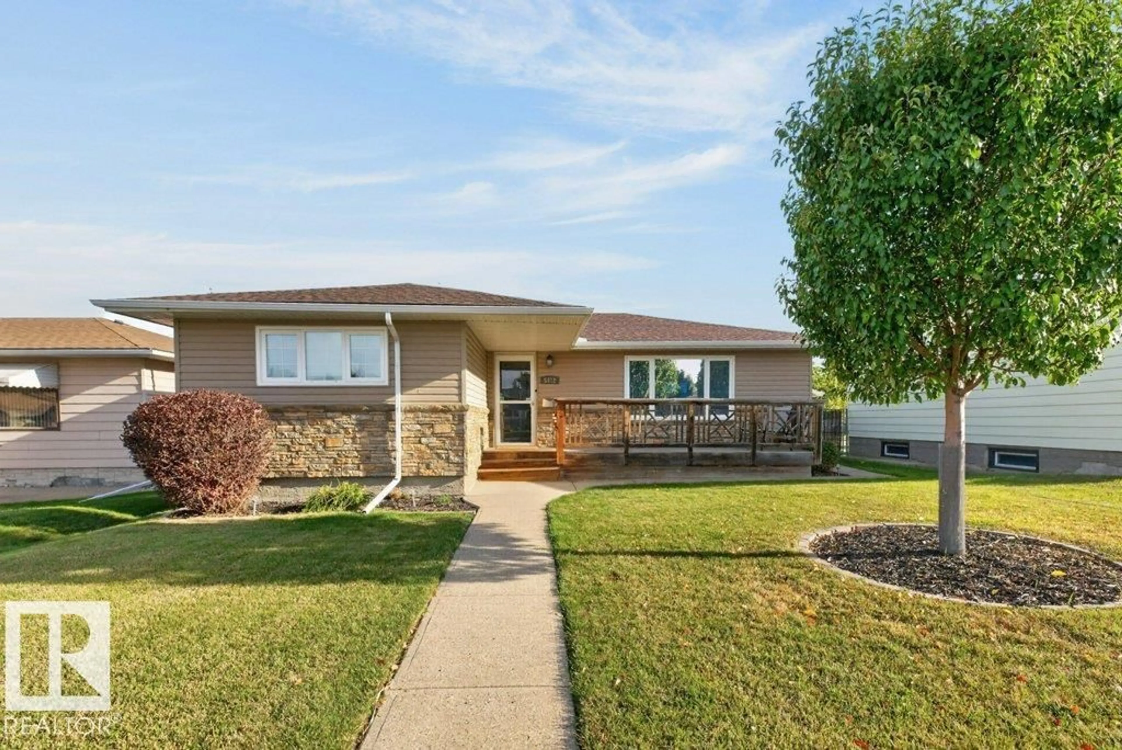 Home with vinyl exterior material, street for NW - 5412 90A AV, Edmonton Alberta T6B0P8