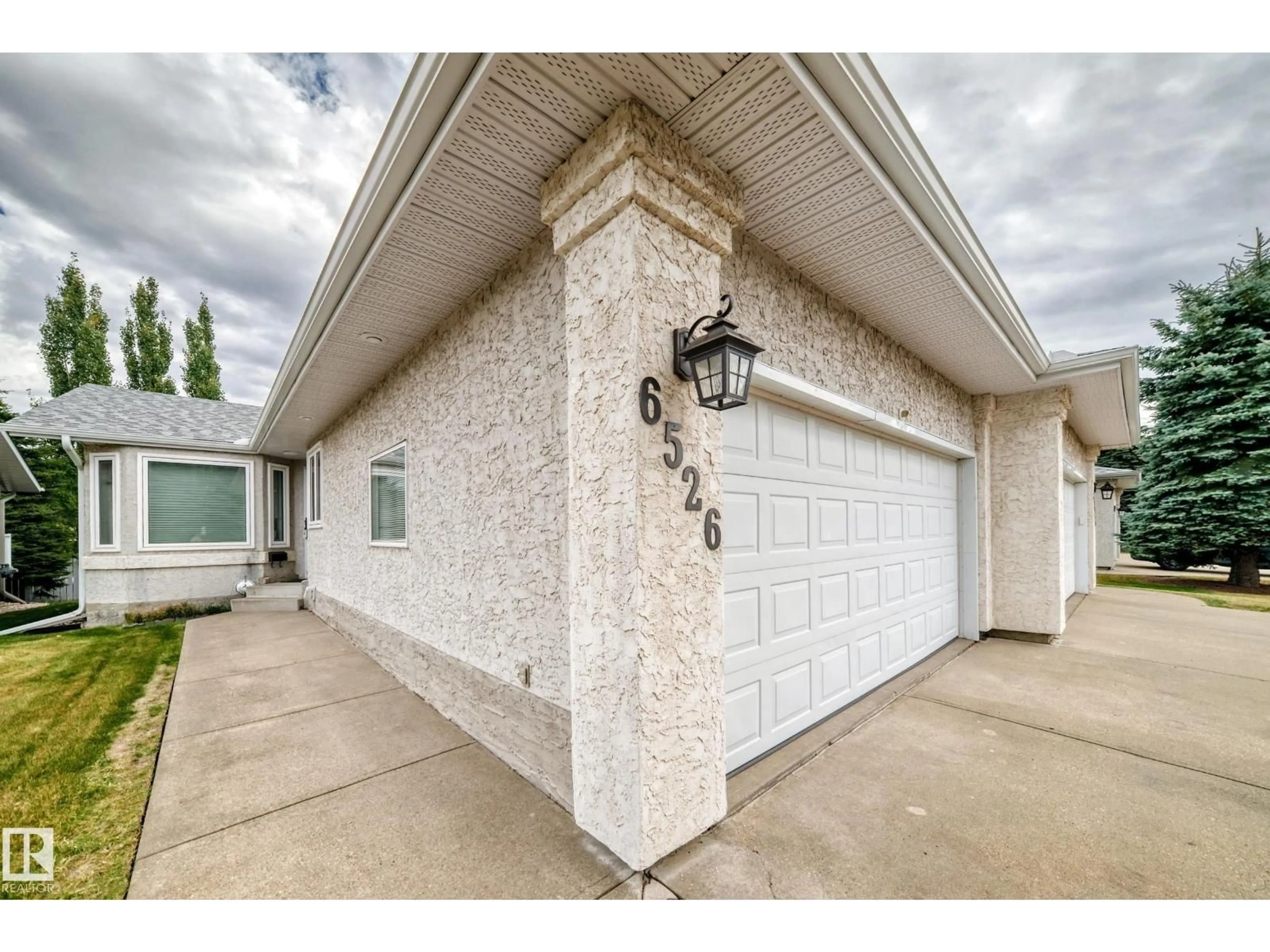 Indoor garage for 6526 158 AV, Edmonton Alberta T5Y2S7