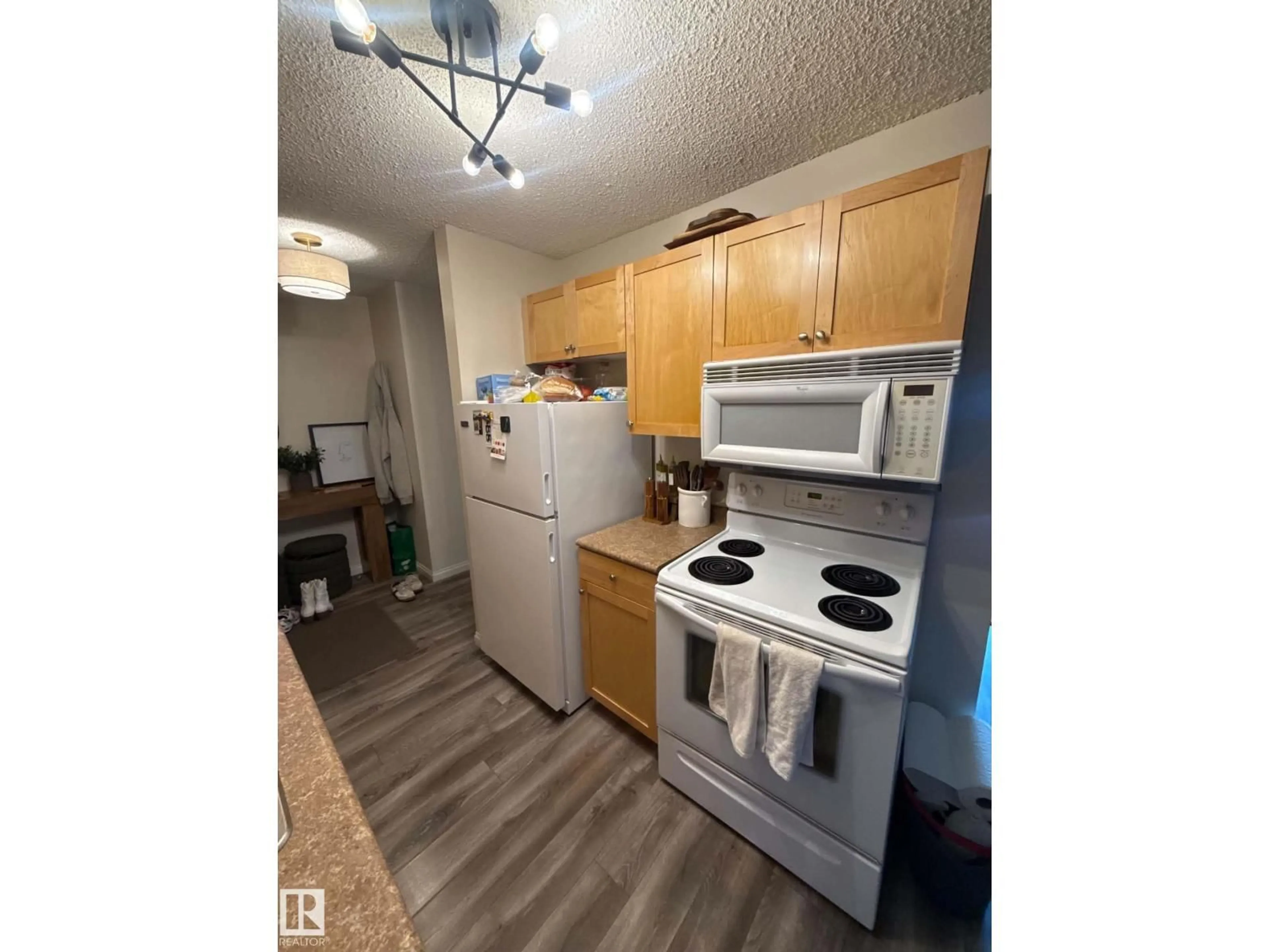 Standard kitchen, unknown for #302 - 51 BROWN ST, Stony Plain Alberta T7Z1P3