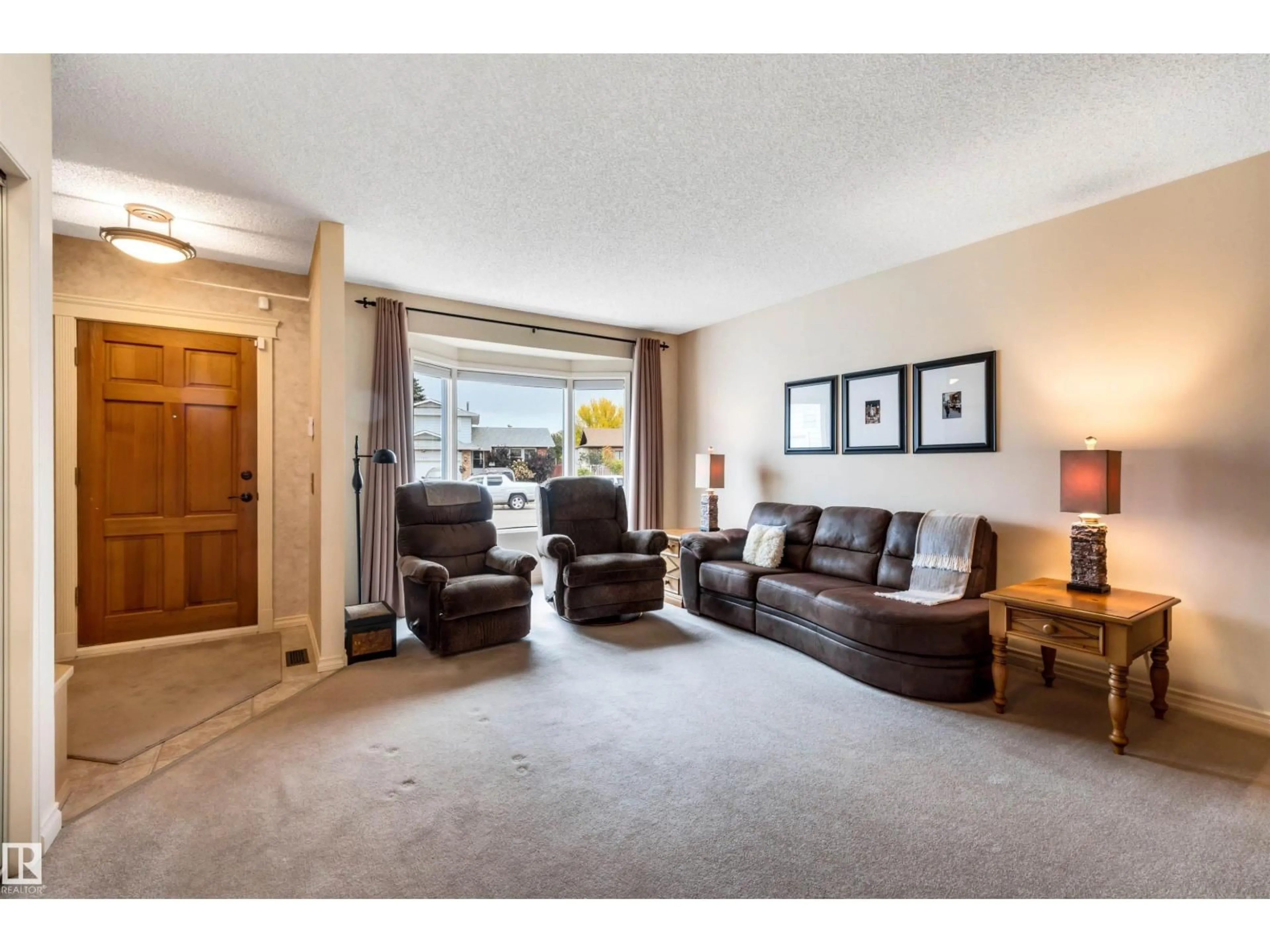 Living room with furniture, carpet floor for NW - 17832 93 ST, Edmonton Alberta T5Z2H7