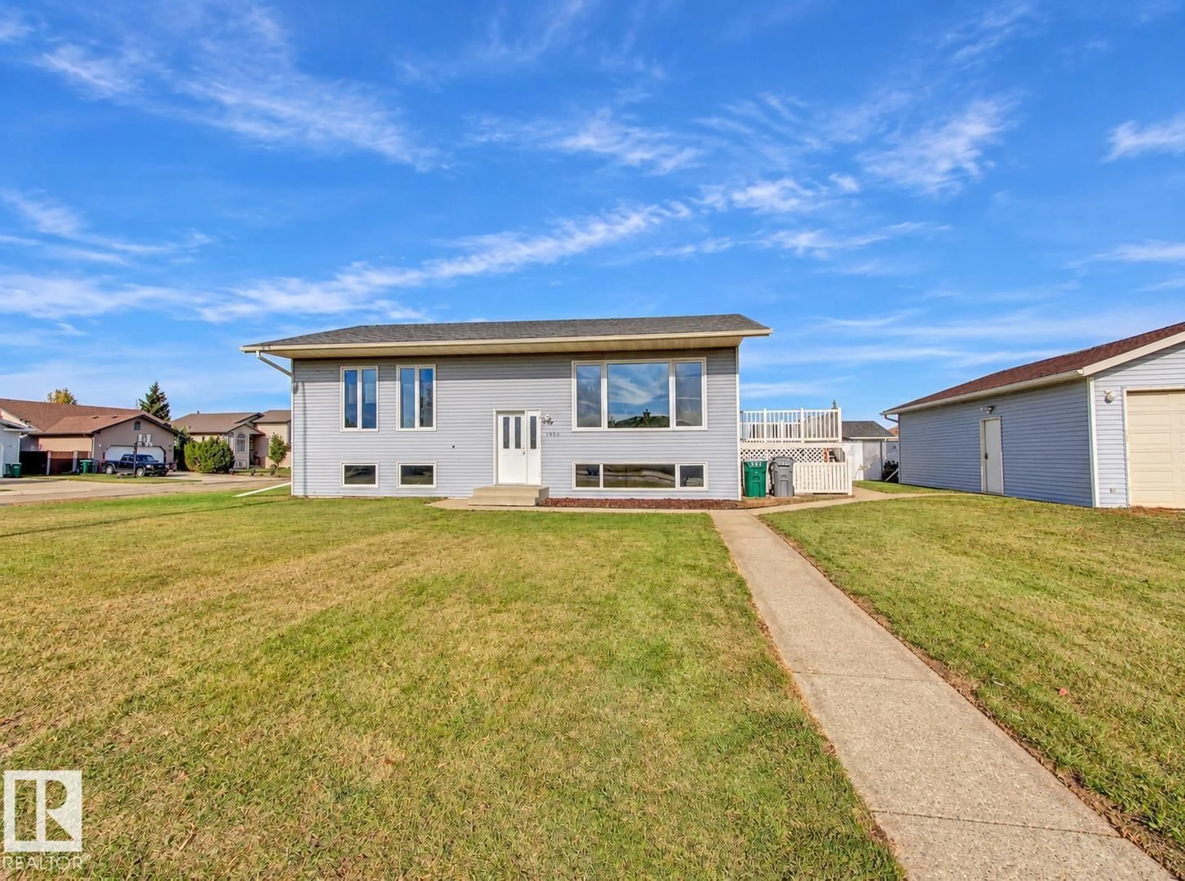 Home with vinyl exterior material, water/lake/river/ocean view for 5503 44 ST, Lamont Alberta T0B2R0