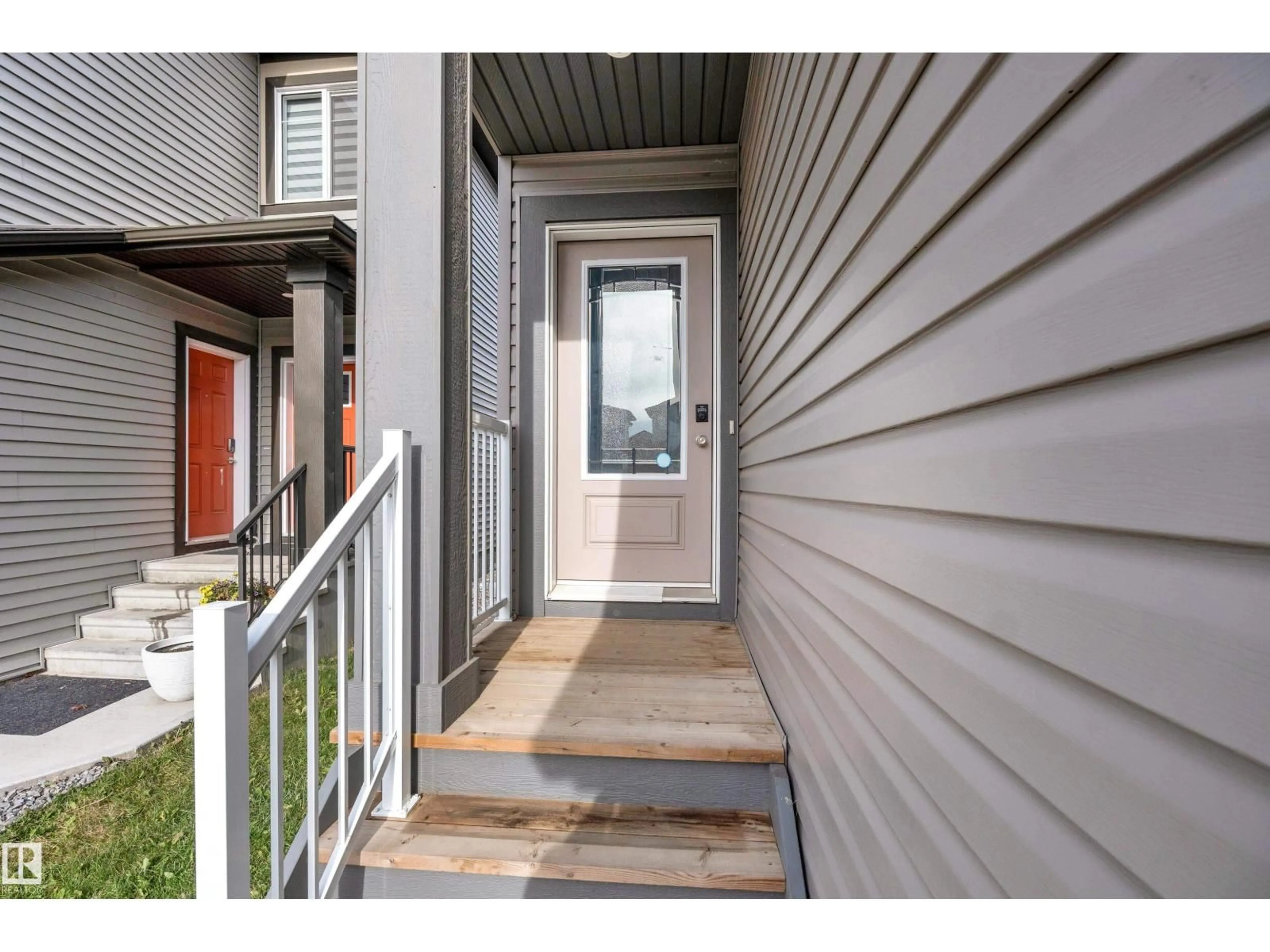 Indoor entryway for SW SW - 5712 CAUTLEY CR, Edmonton Alberta T6W4X9