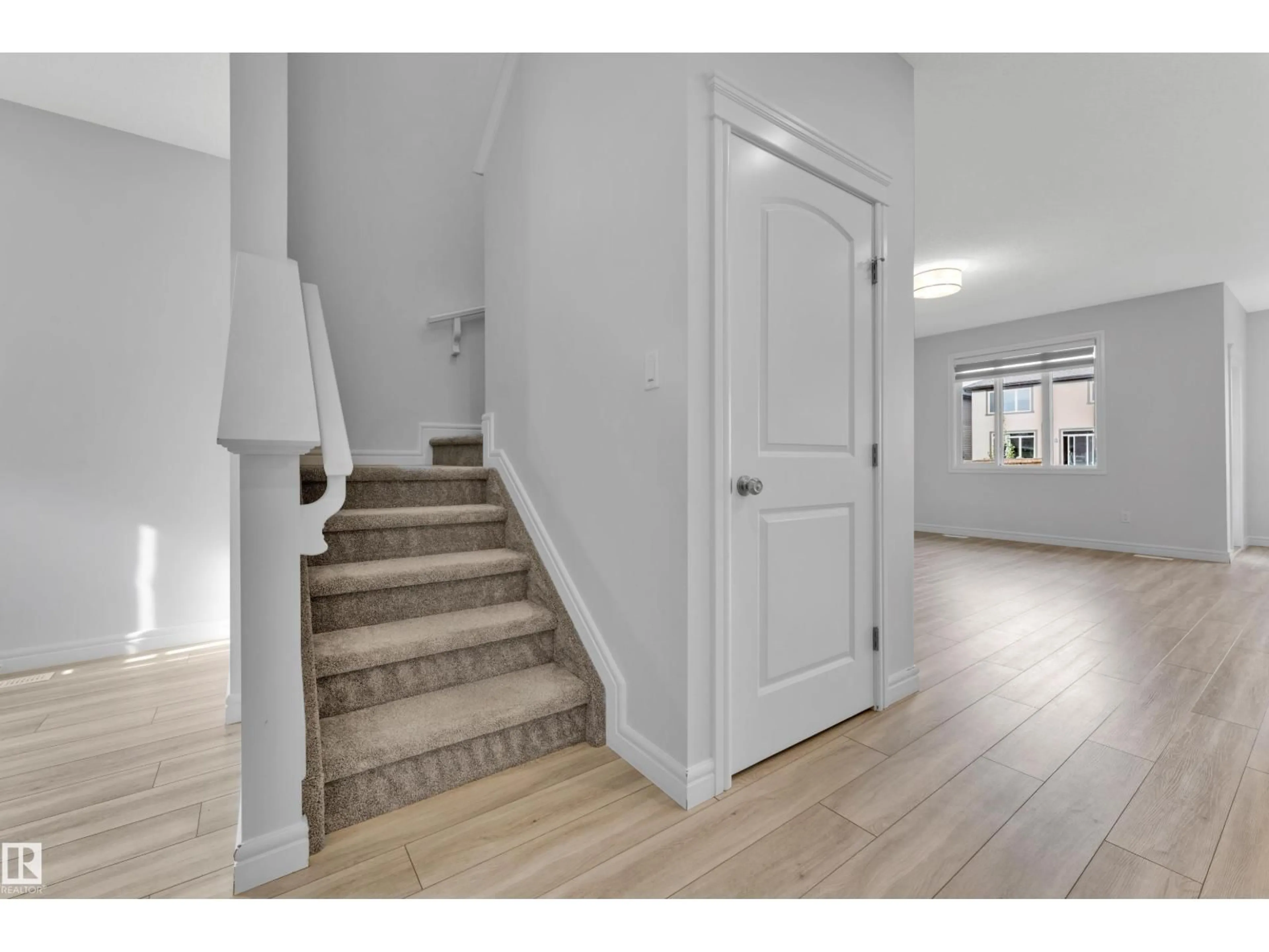 Indoor entryway for SW SW - 5712 CAUTLEY CR, Edmonton Alberta T6W4X9