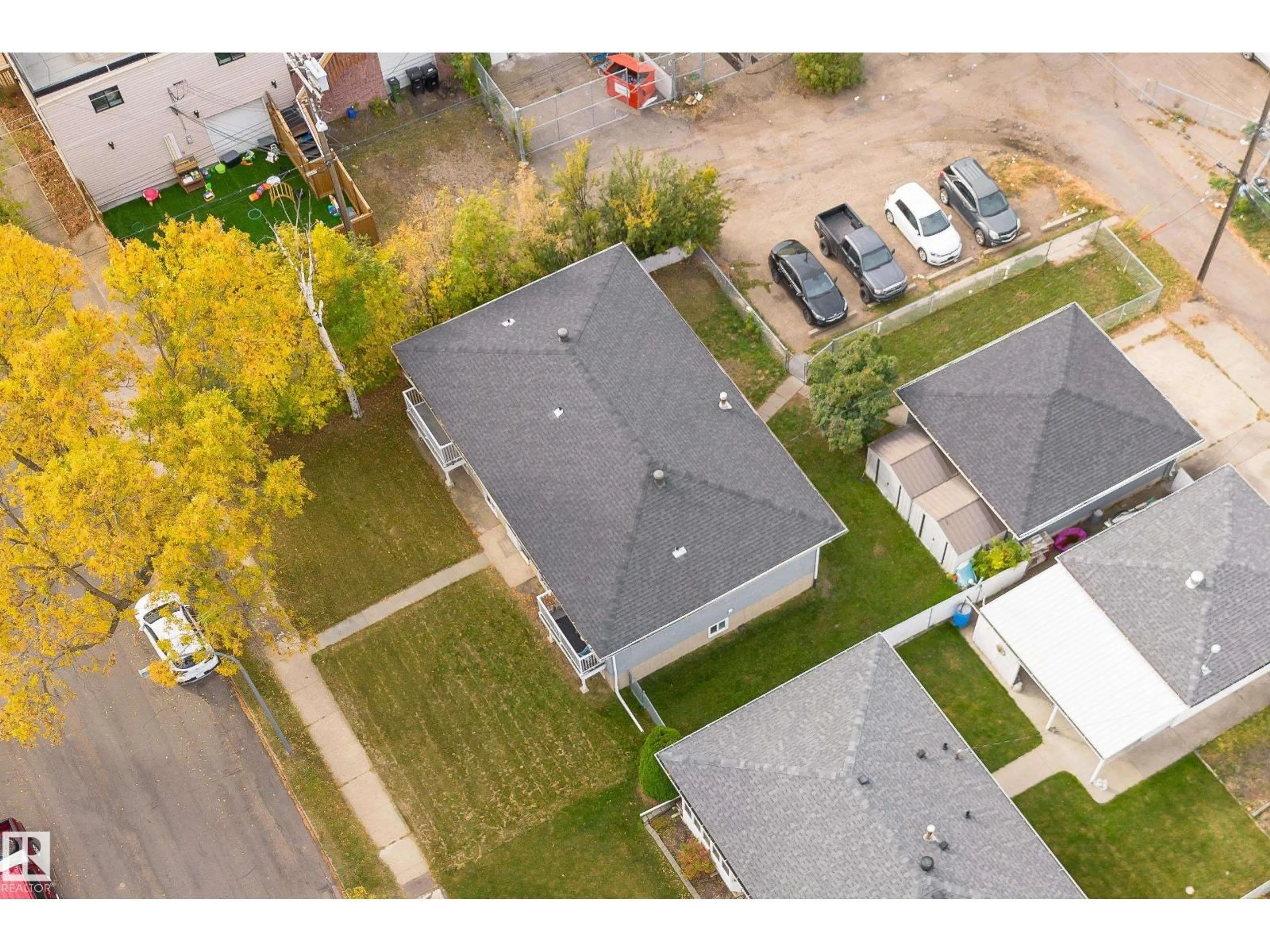 A pic from outside/outdoor area/front of a property/back of a property/a pic from drone, street for NW - 11812 45 ST, Edmonton Alberta T5W2T4