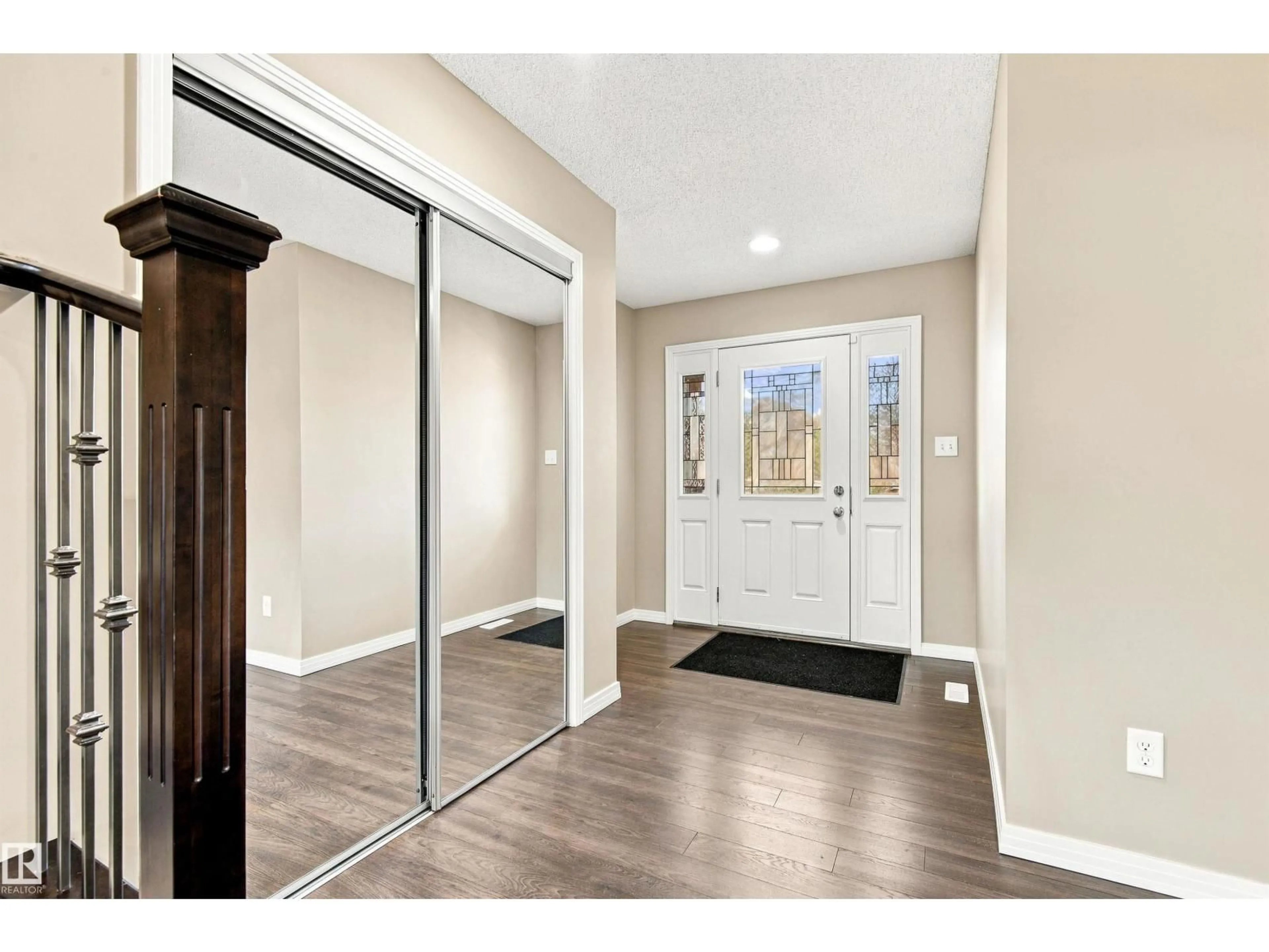 Indoor entryway for 3528 CLAXTON CR, Edmonton Alberta T6W0Z6