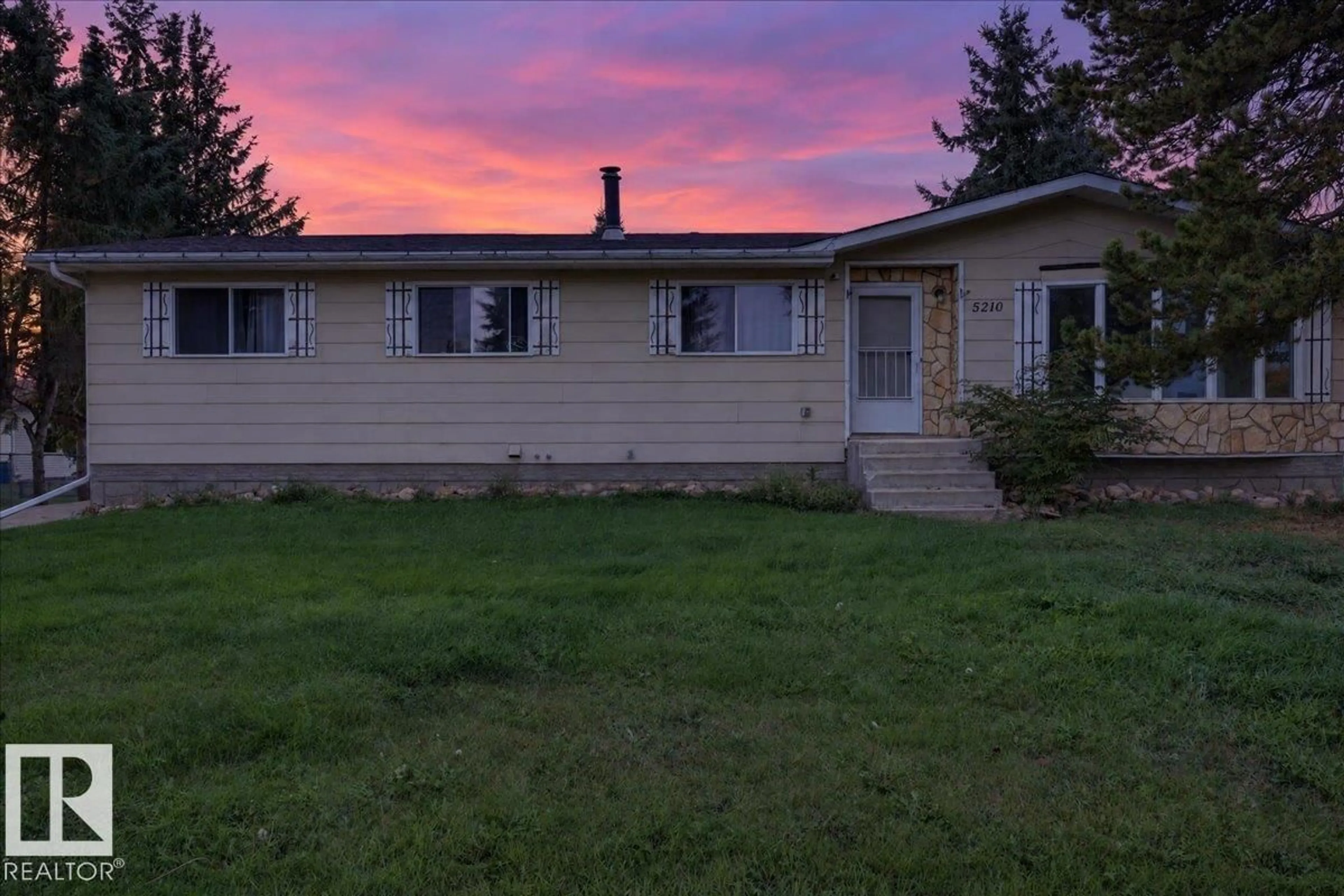 A pic from outside/outdoor area/front of a property/back of a property/a pic from drone, unknown for 5210 49 ST, Waskatenau Alberta T0A3P0