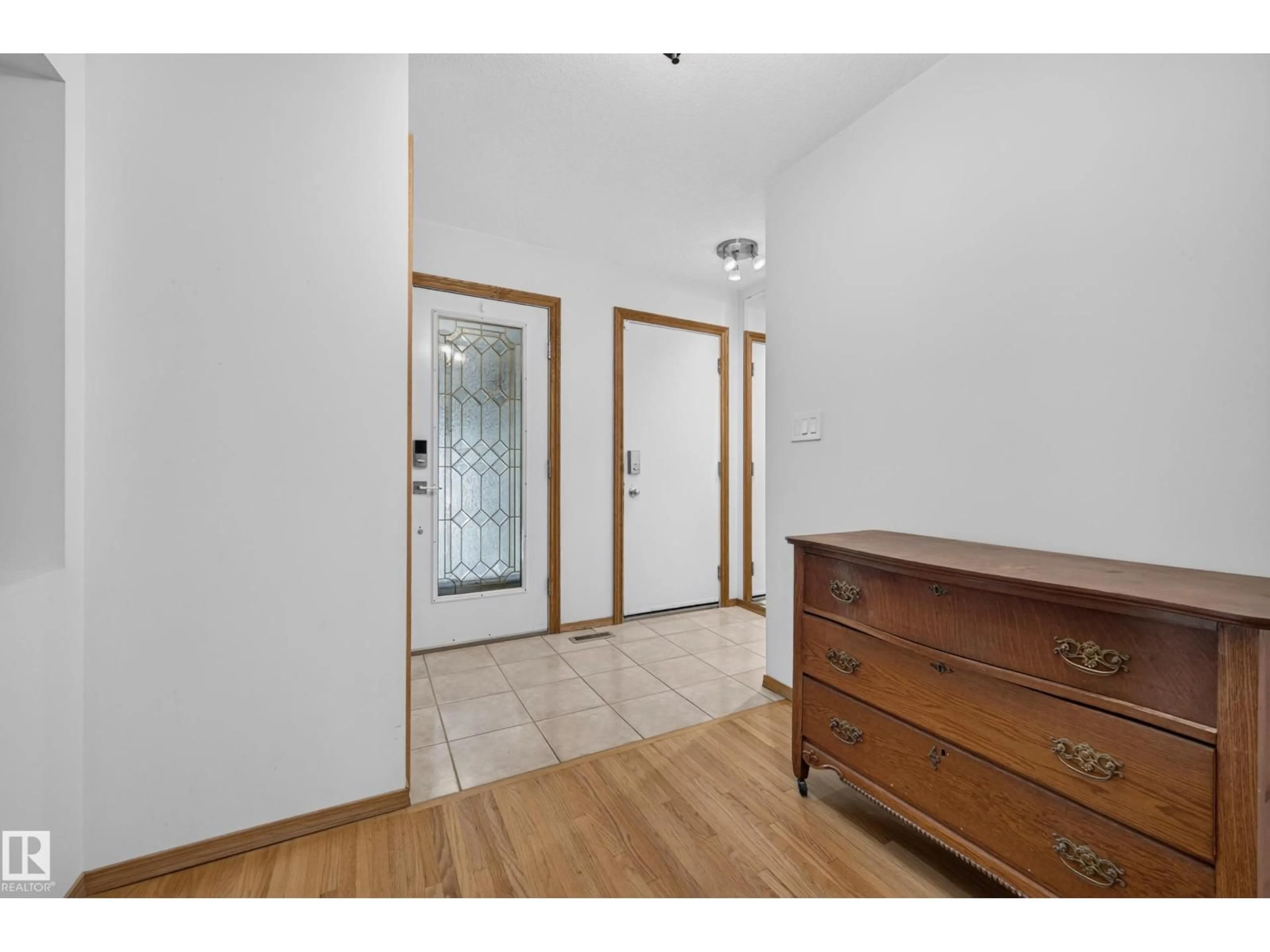 Unknown for 10706 33A AV, Edmonton Alberta T6J3B7