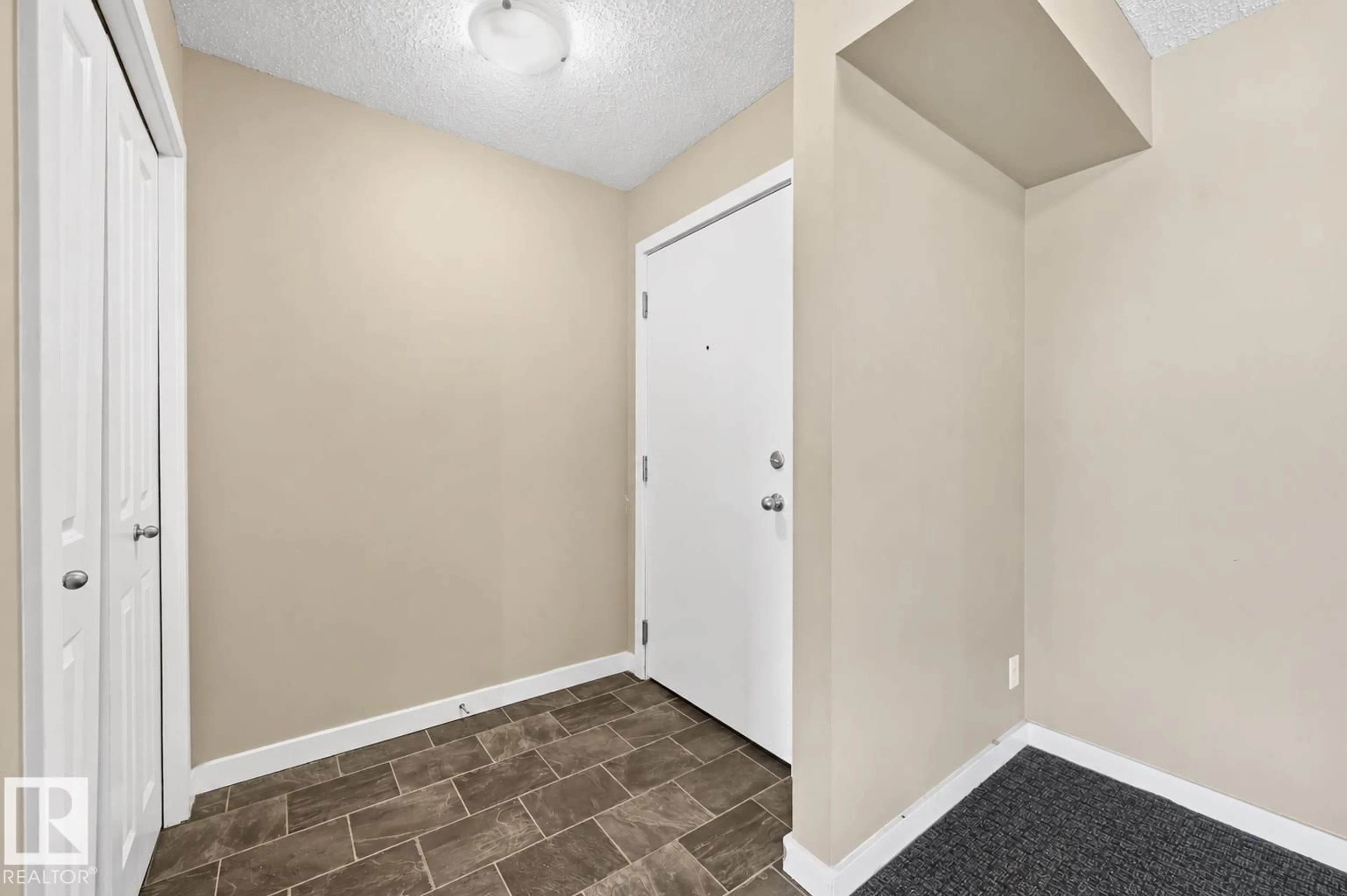 Indoor entryway for 5816 - 425 MULLEN PL, Edmonton Alberta T6R0W3